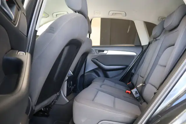 Audi Q5 view 11