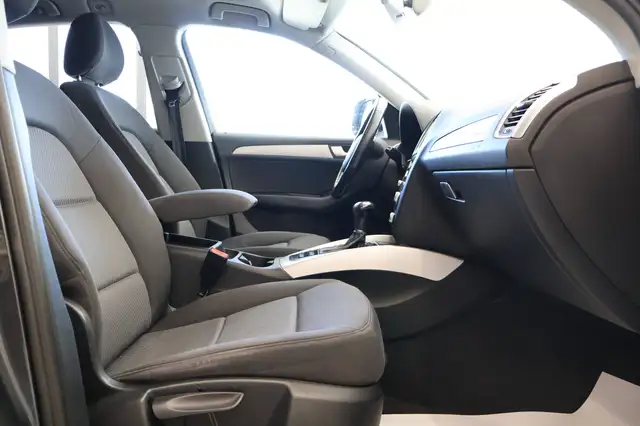 Audi Q5 view 12