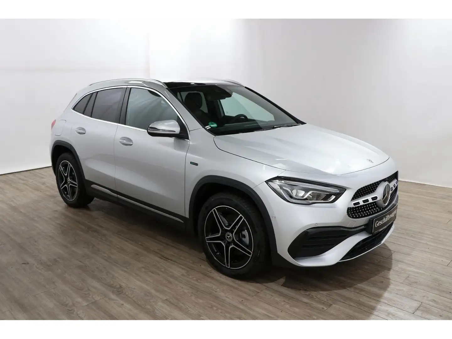 Mercedes-Benz GLA 250 e AMG Distr*Pano*LED*MBUX*Kamera*Ambient Silber - 2