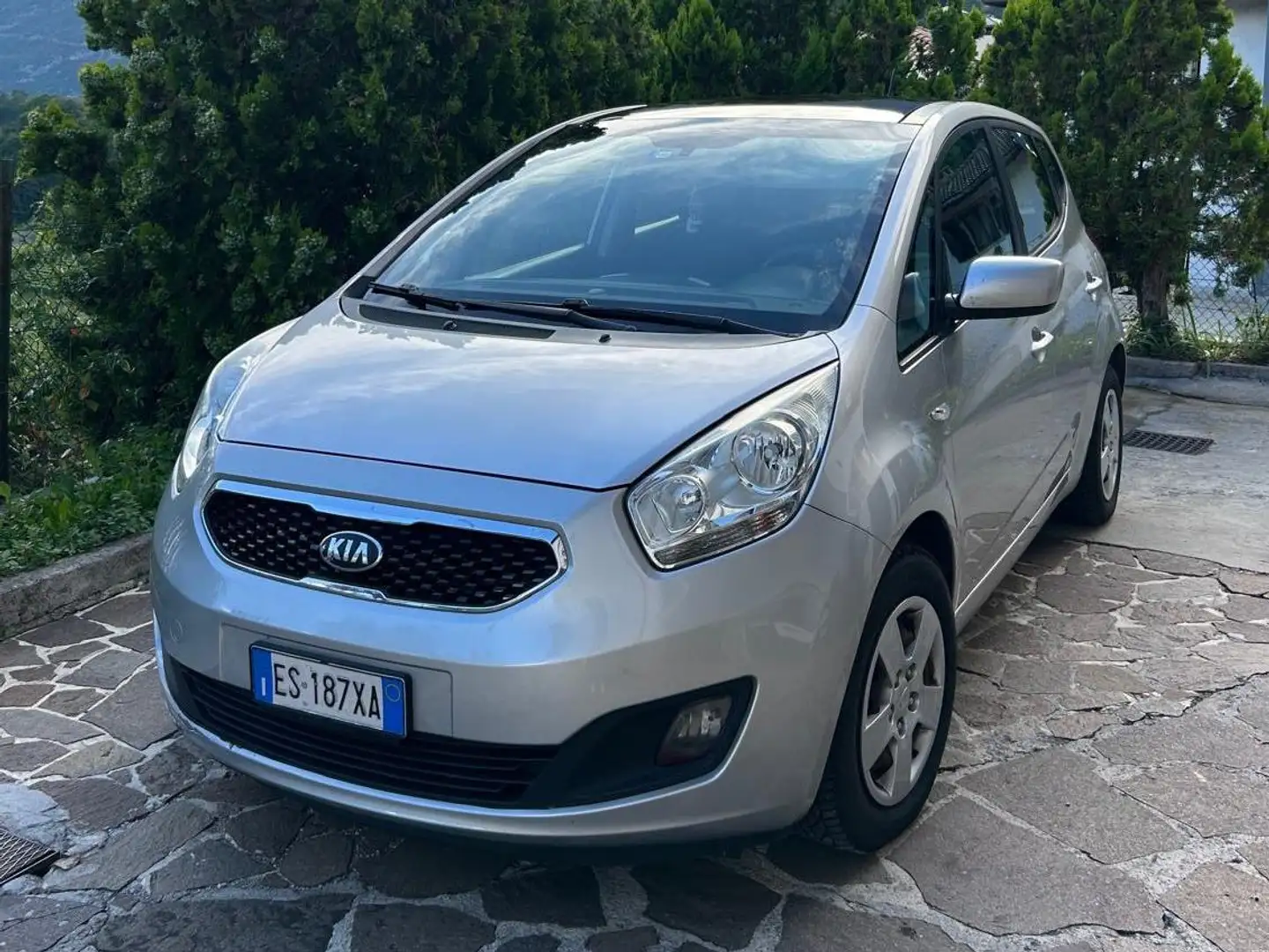 Kia Venga Venga1.4 crdi Active c/t.panoramico s/CL. 90cv Argento - 2