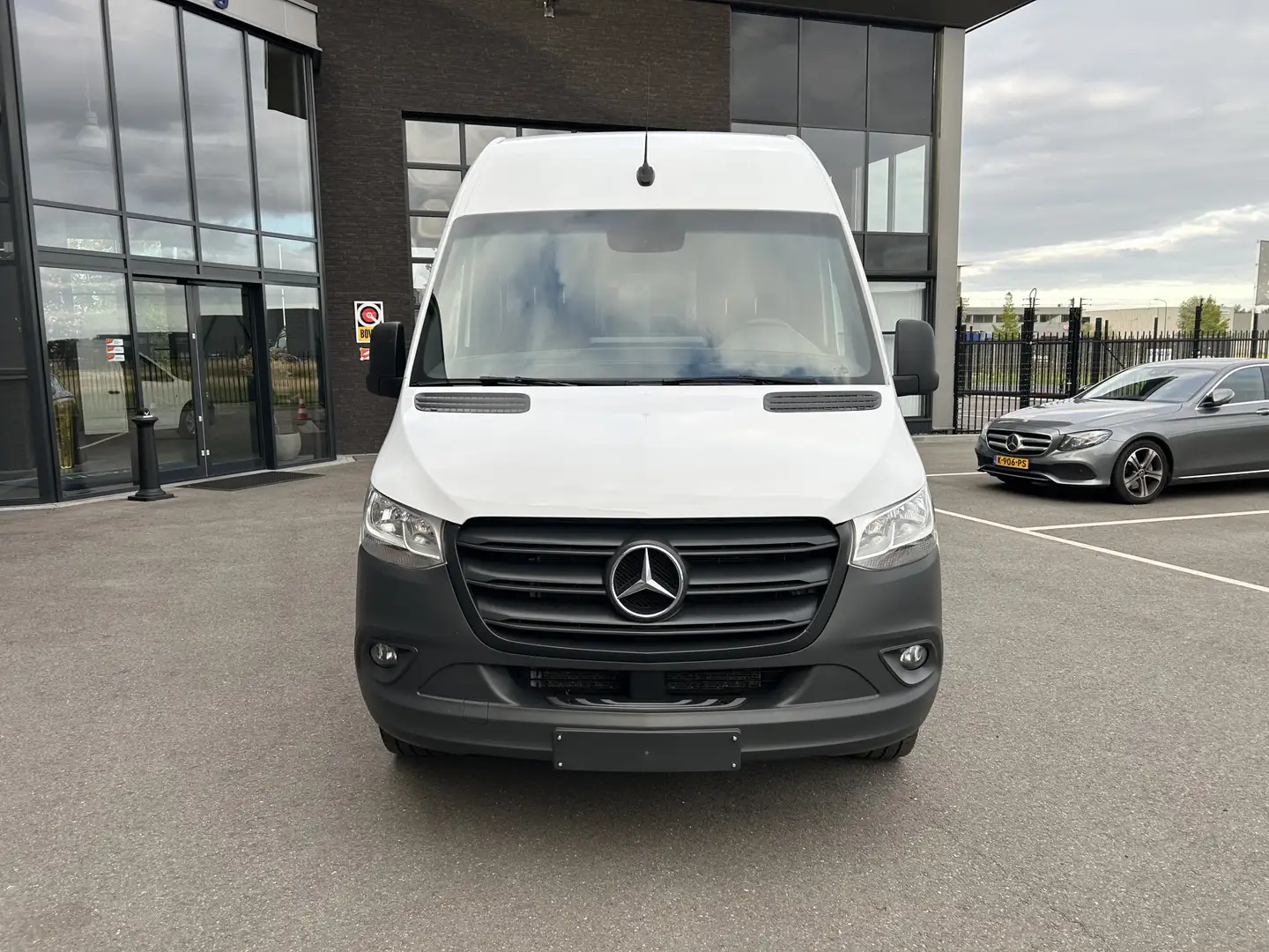 Mercedes-Benz Sprinter 317 CDI L2 H2 2800KG Trekhaak / MBUX / Camera / Na Blanc - 2