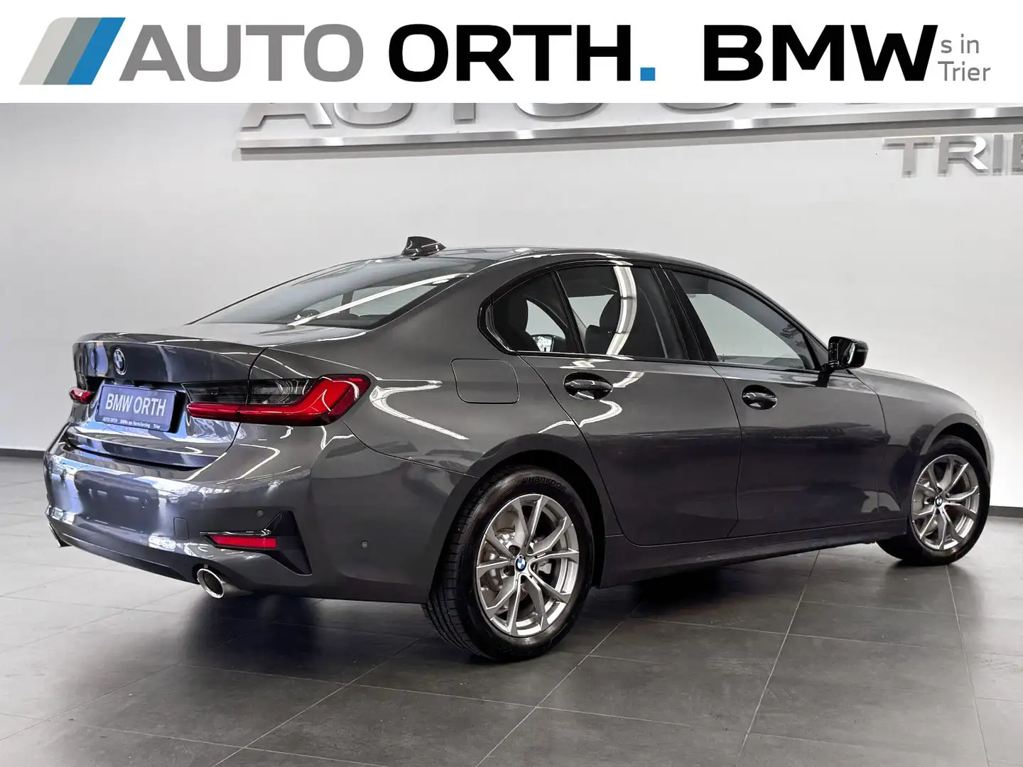 BMW 330 i Sport-Line LEDER LC-PROF GLAS-SD KAMERA ACC Grau - 2