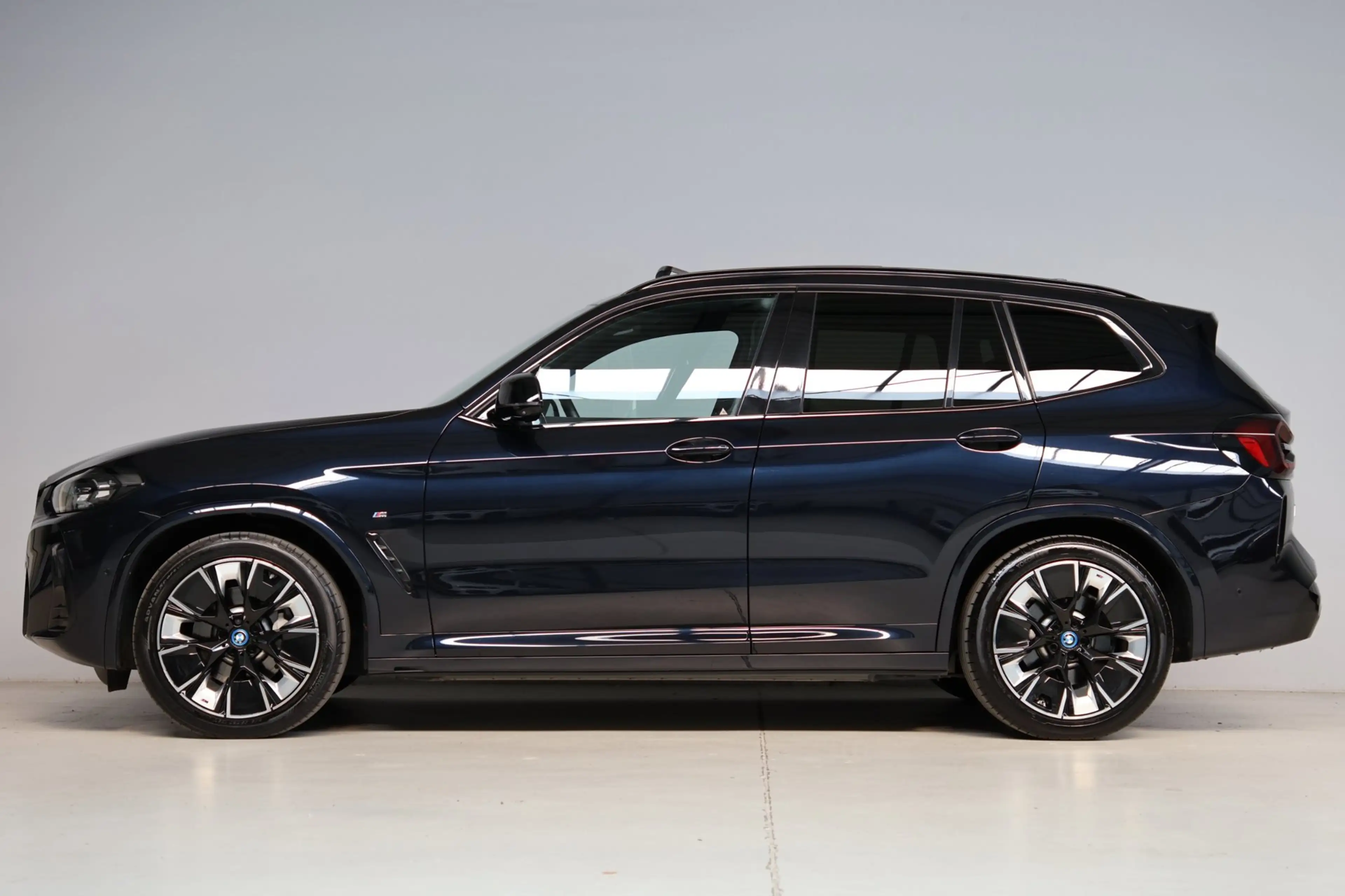 BMW iX3 High Executive 80 kWh M-sport ShadowLine | head-up — photo 10
