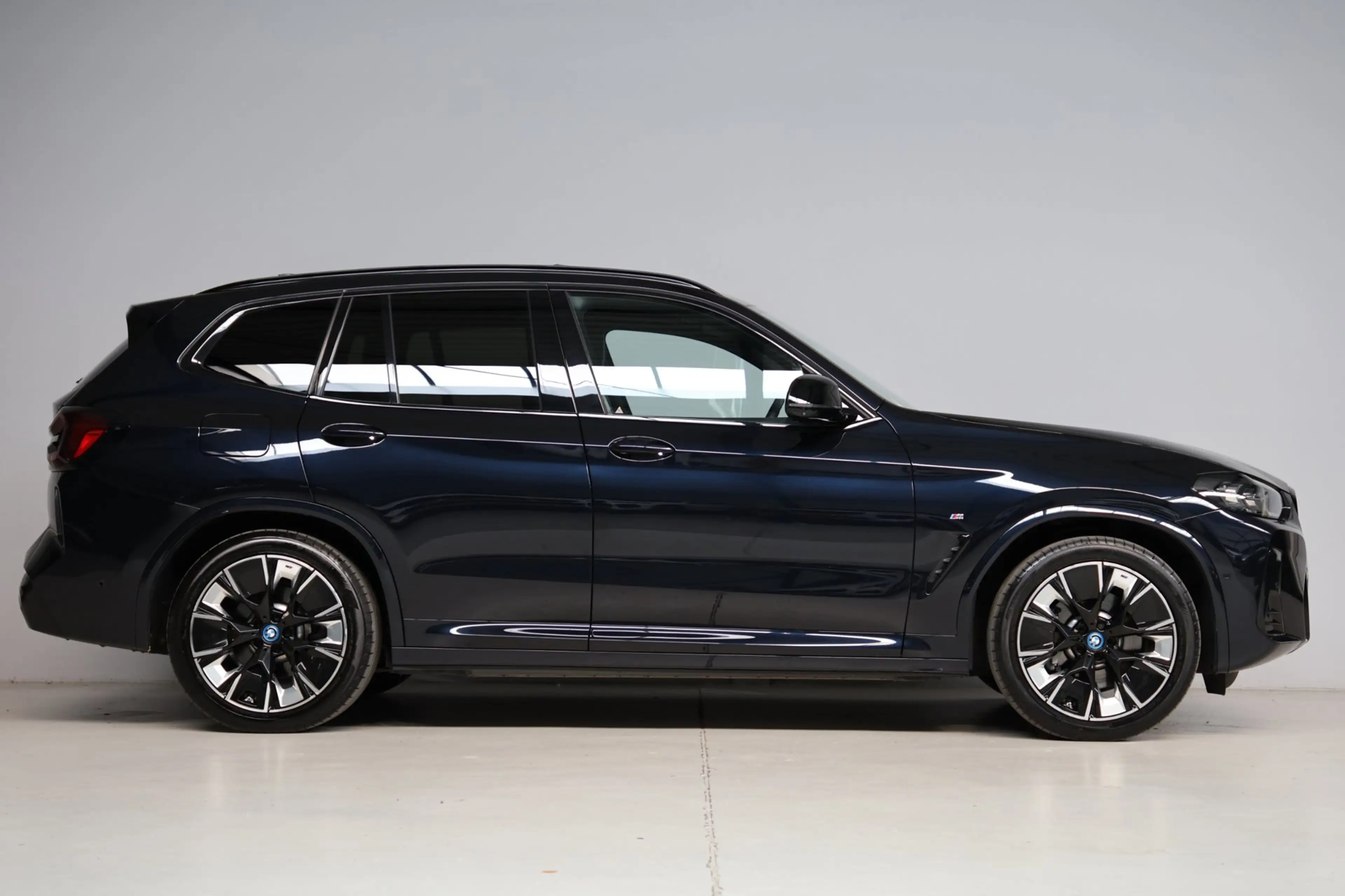 BMW iX3 High Executive 80 kWh M-sport ShadowLine | head-up — photo 11