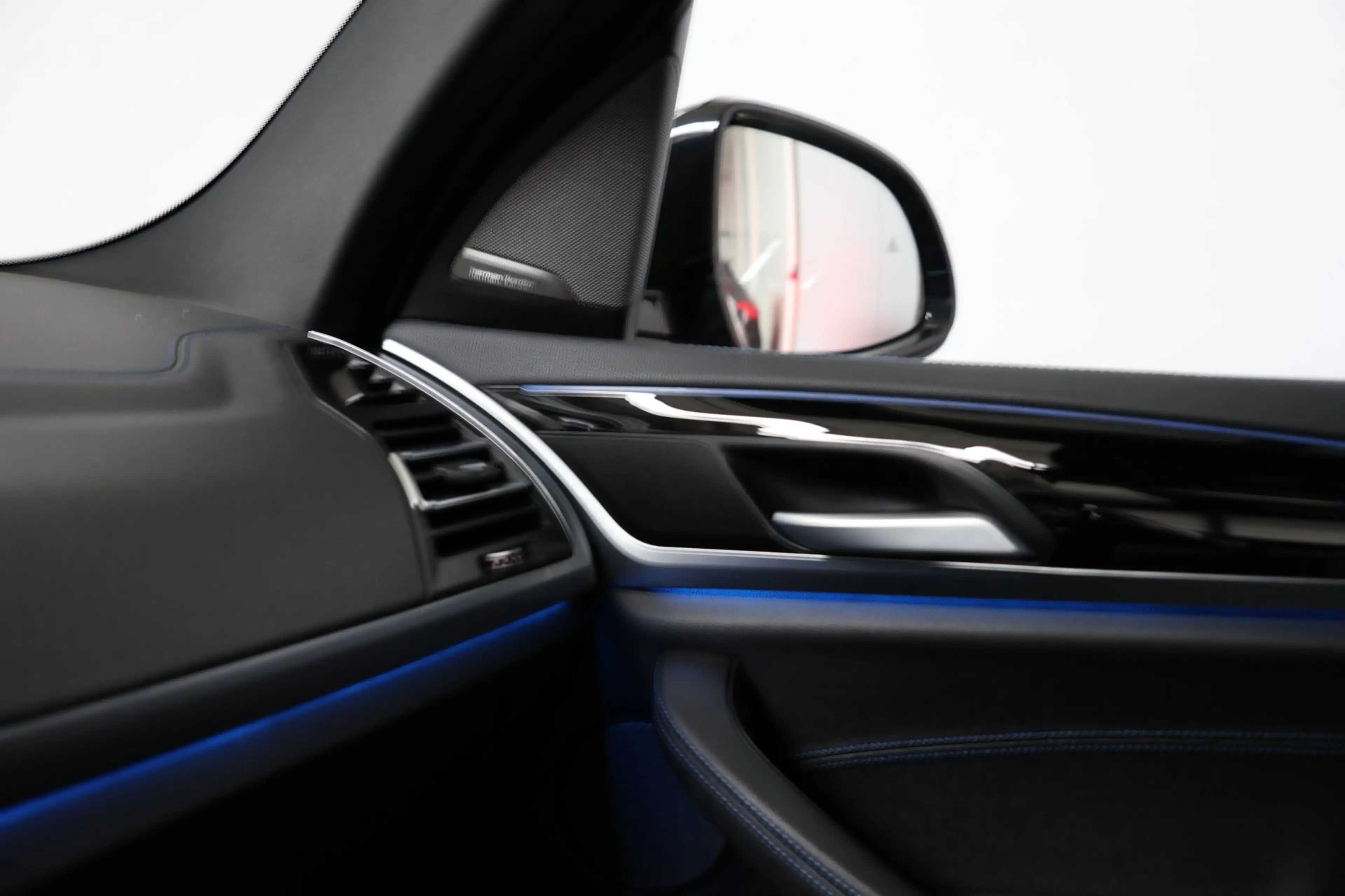 BMW iX3 High Executive 80 kWh M-sport ShadowLine | head-up — photo 8