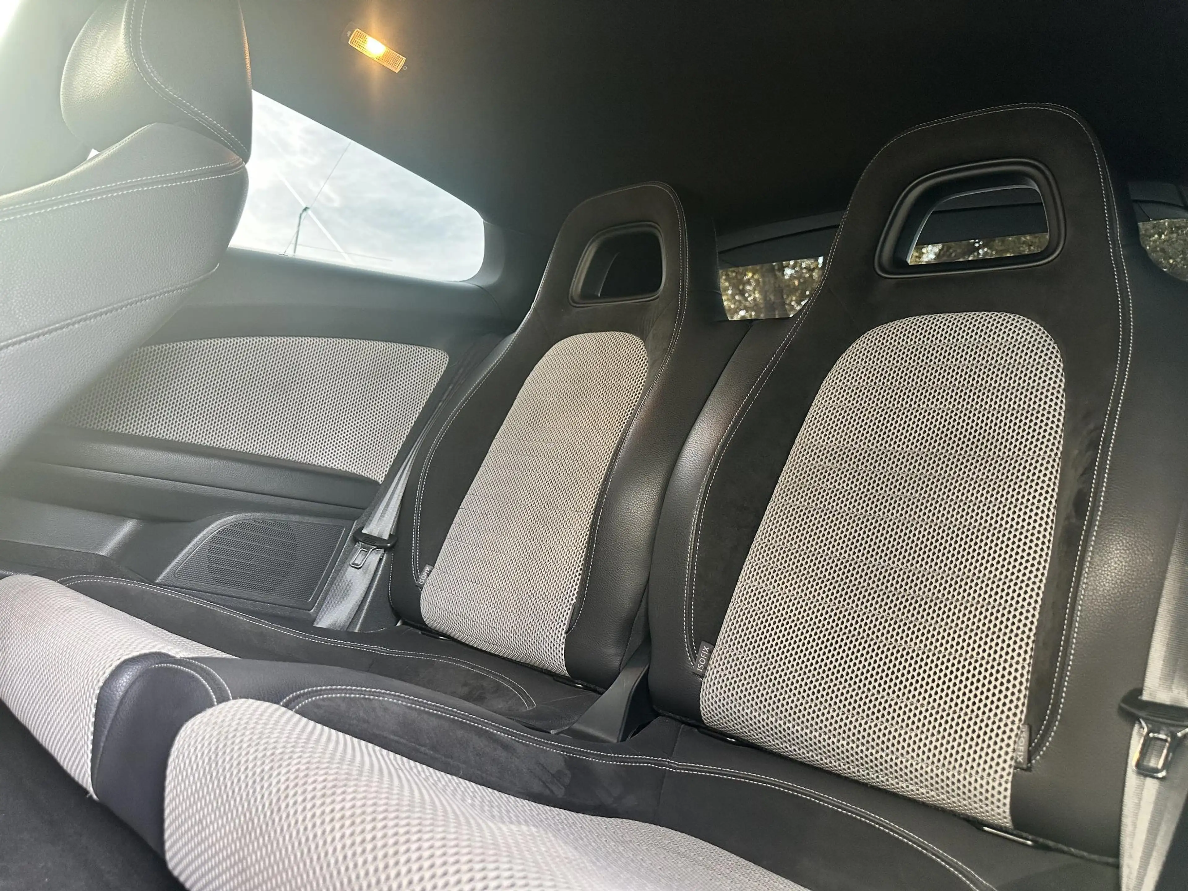 Volkswagen Scirocco 1.4 TSI — photo 15