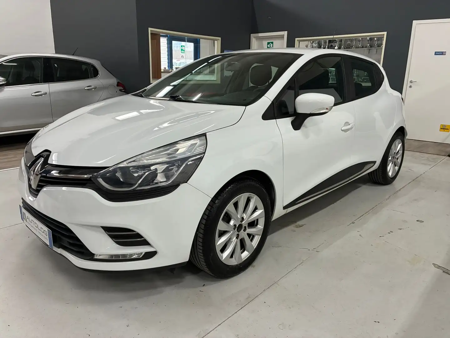 Renault Clio Clio IV 2017 1.2 16v Life 75cv my18 Blanc - 2