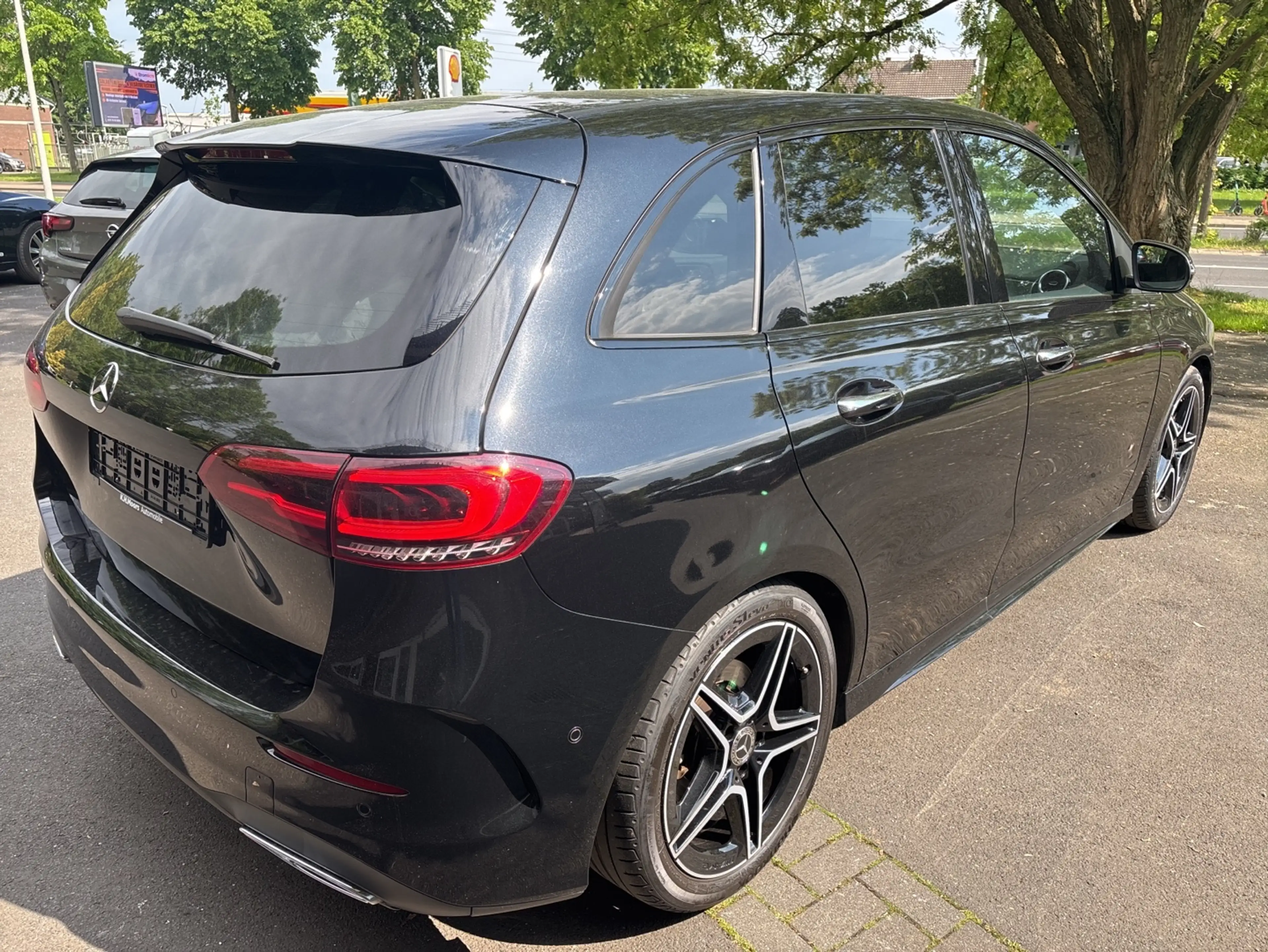 Mercedes-Benz B 220 AMG Line 4Matic — photo 4