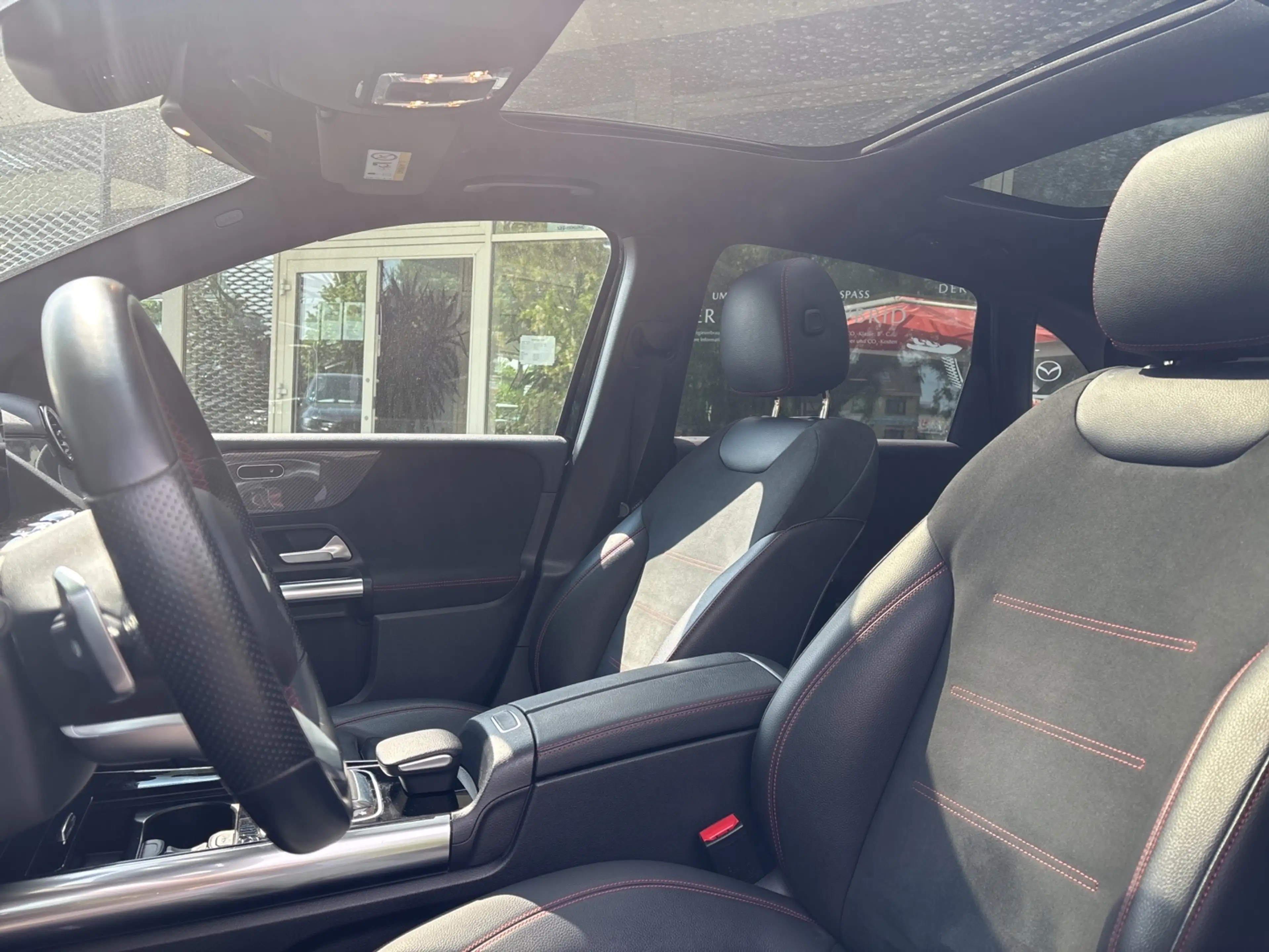 Mercedes-Benz B 220 AMG Line 4Matic — photo 15