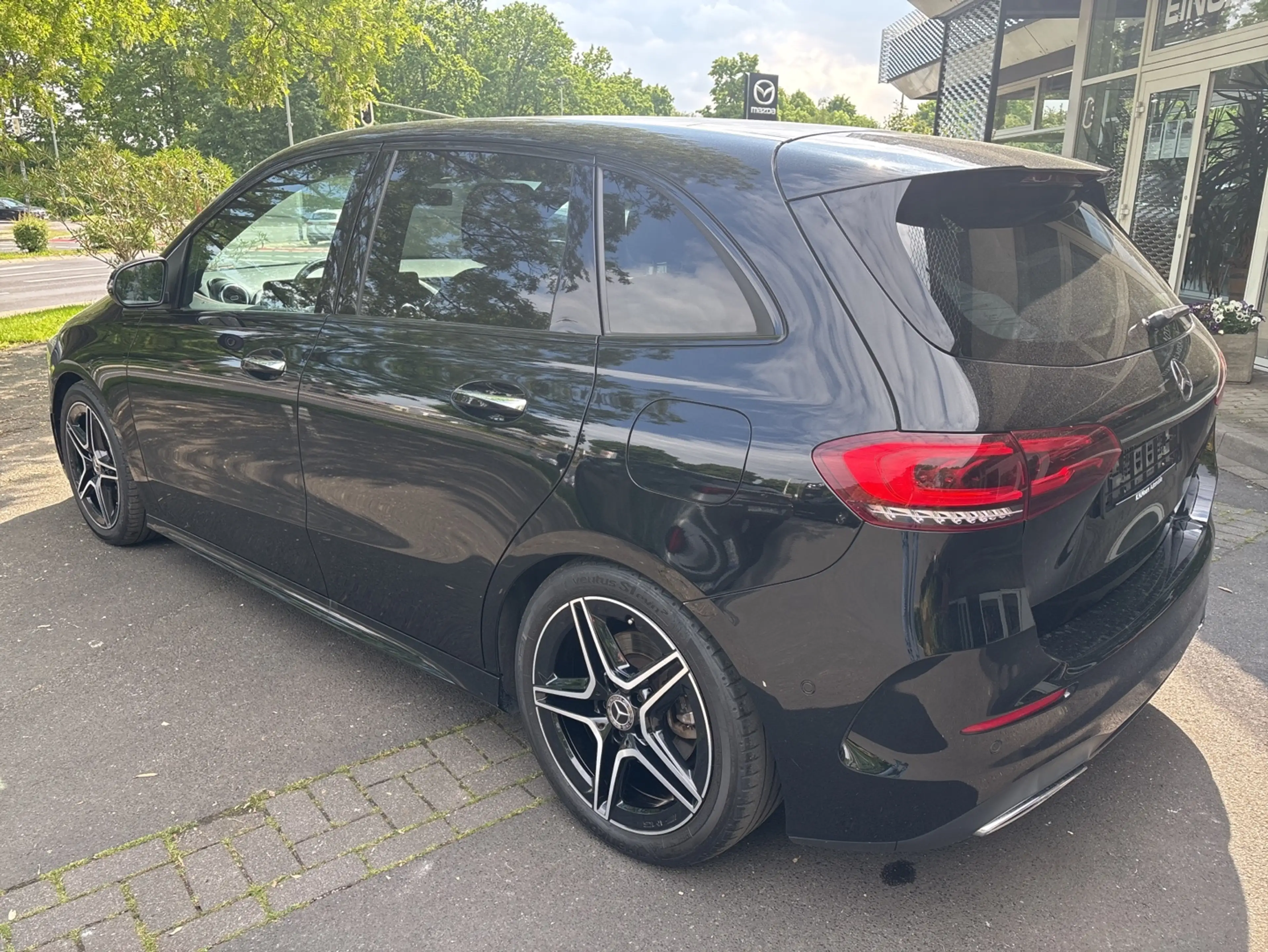 Mercedes-Benz B 220 AMG Line 4Matic — photo 3