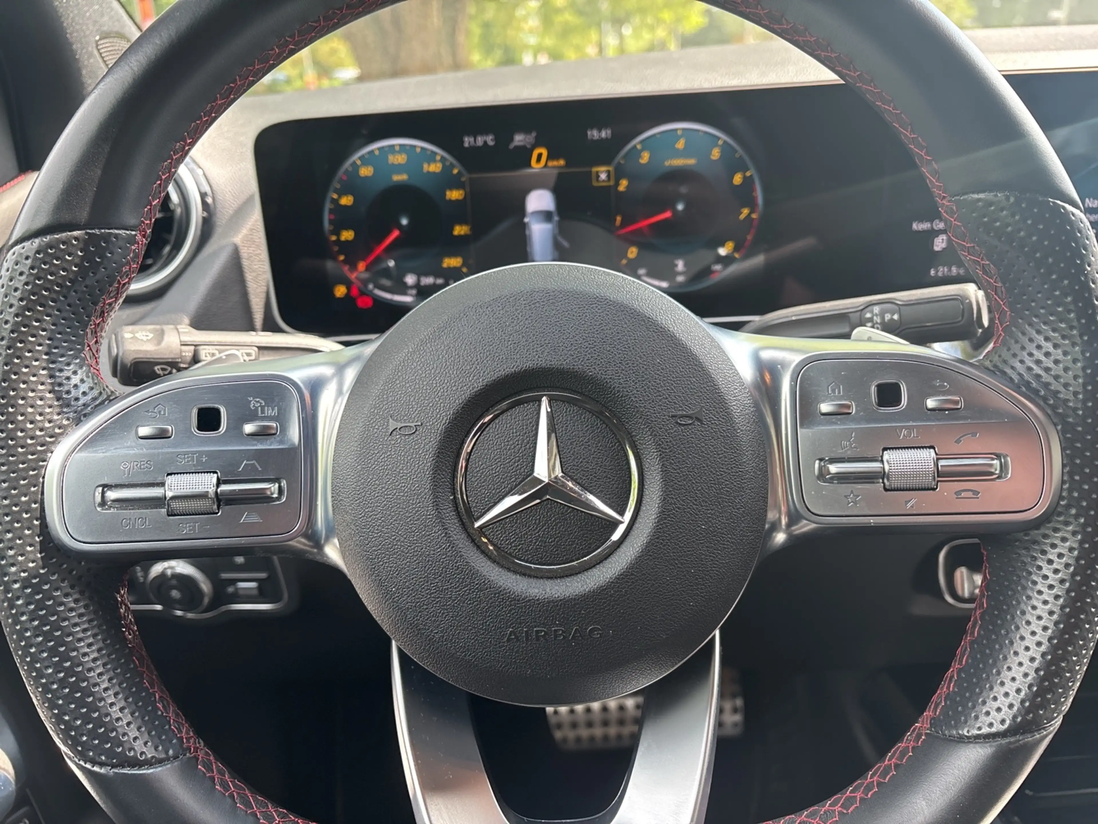 Mercedes-Benz B 220 AMG Line 4Matic — photo 12