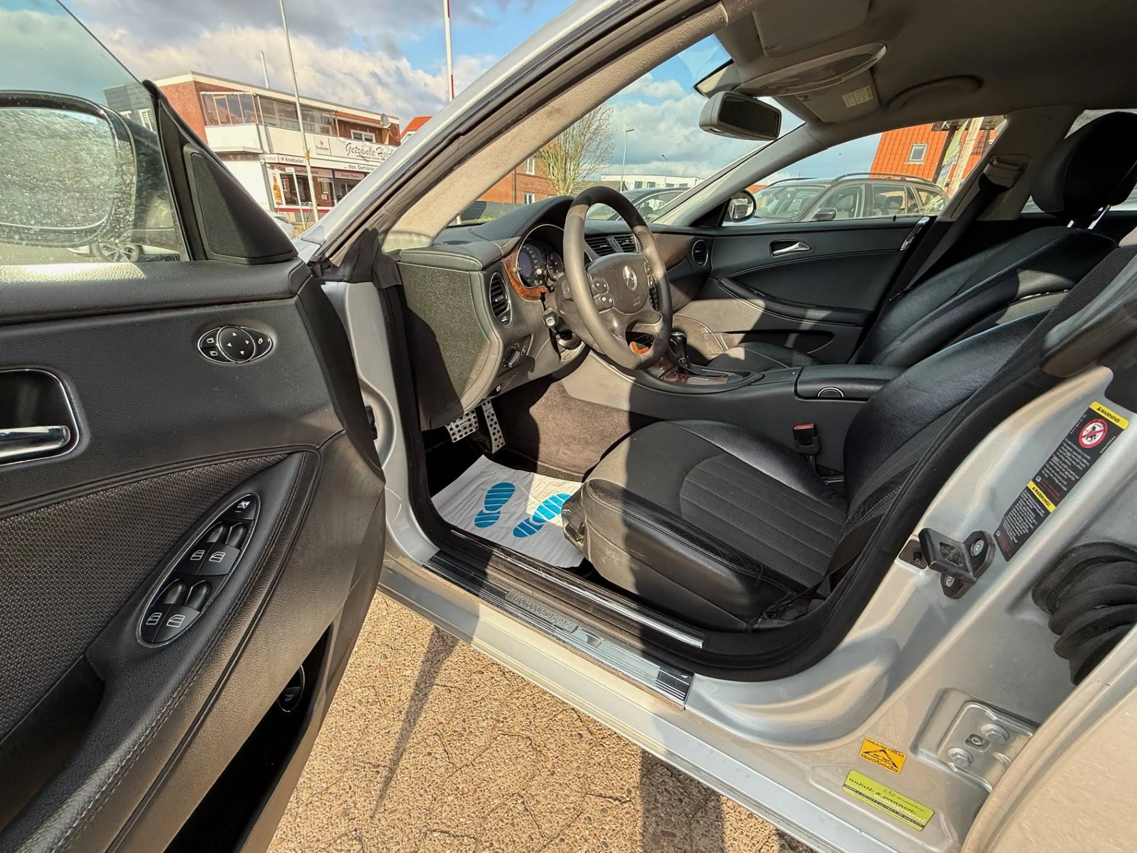 Mercedes-Benz CLS 320 CLS 320 / 350 CDI AMG — photo 11