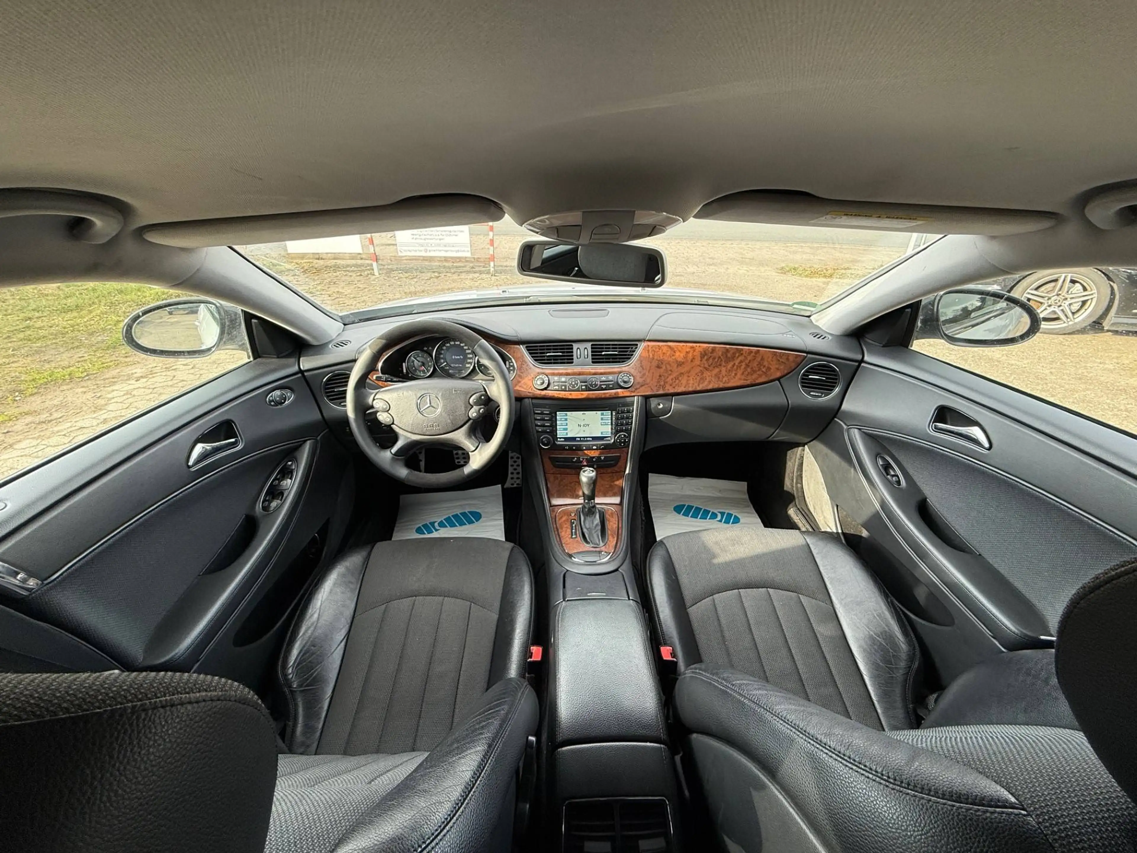 Mercedes-Benz CLS 320 CLS 320 / 350 CDI AMG — photo 13