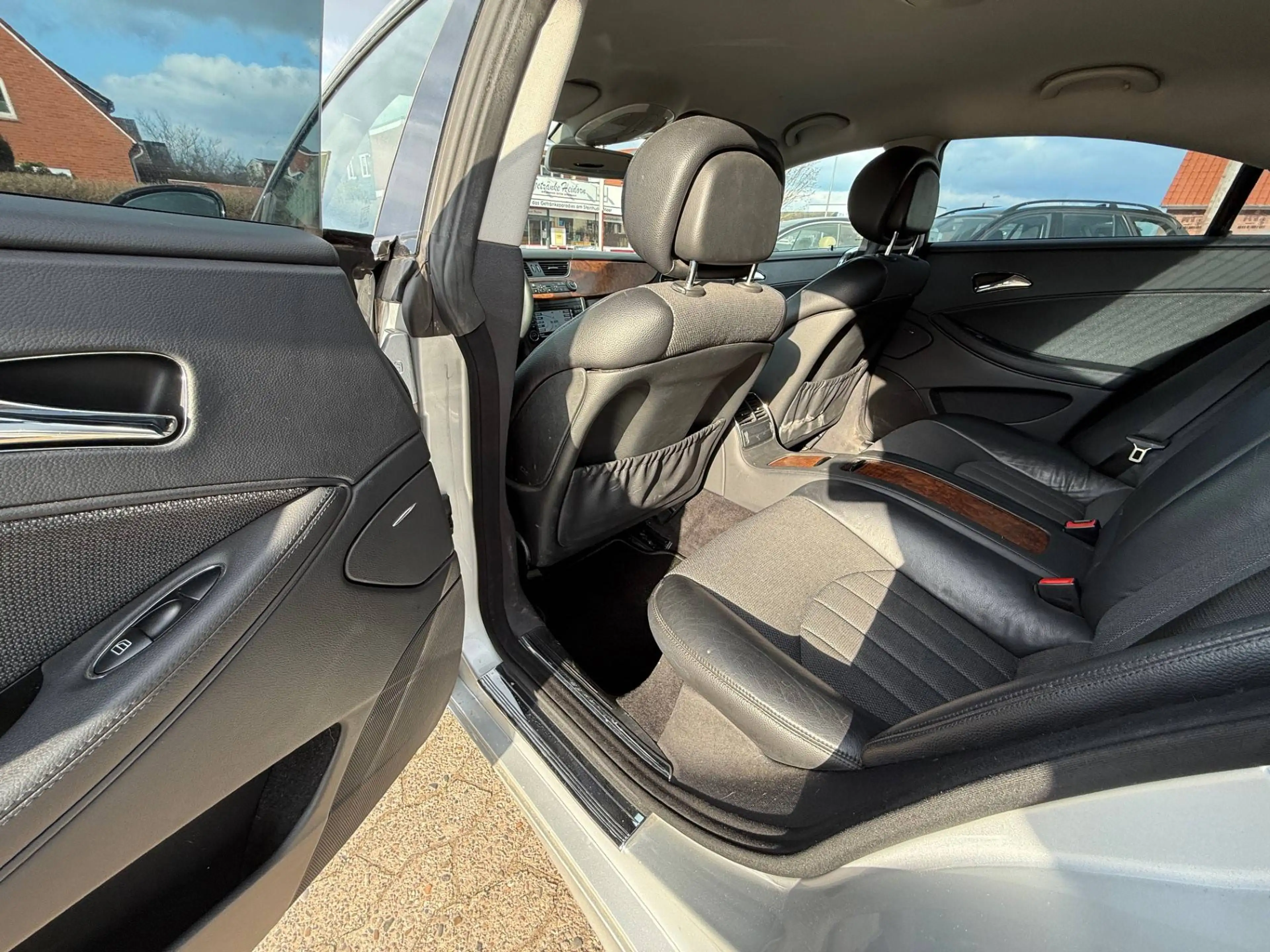 Mercedes-Benz CLS 320 CLS 320 / 350 CDI AMG — photo 12