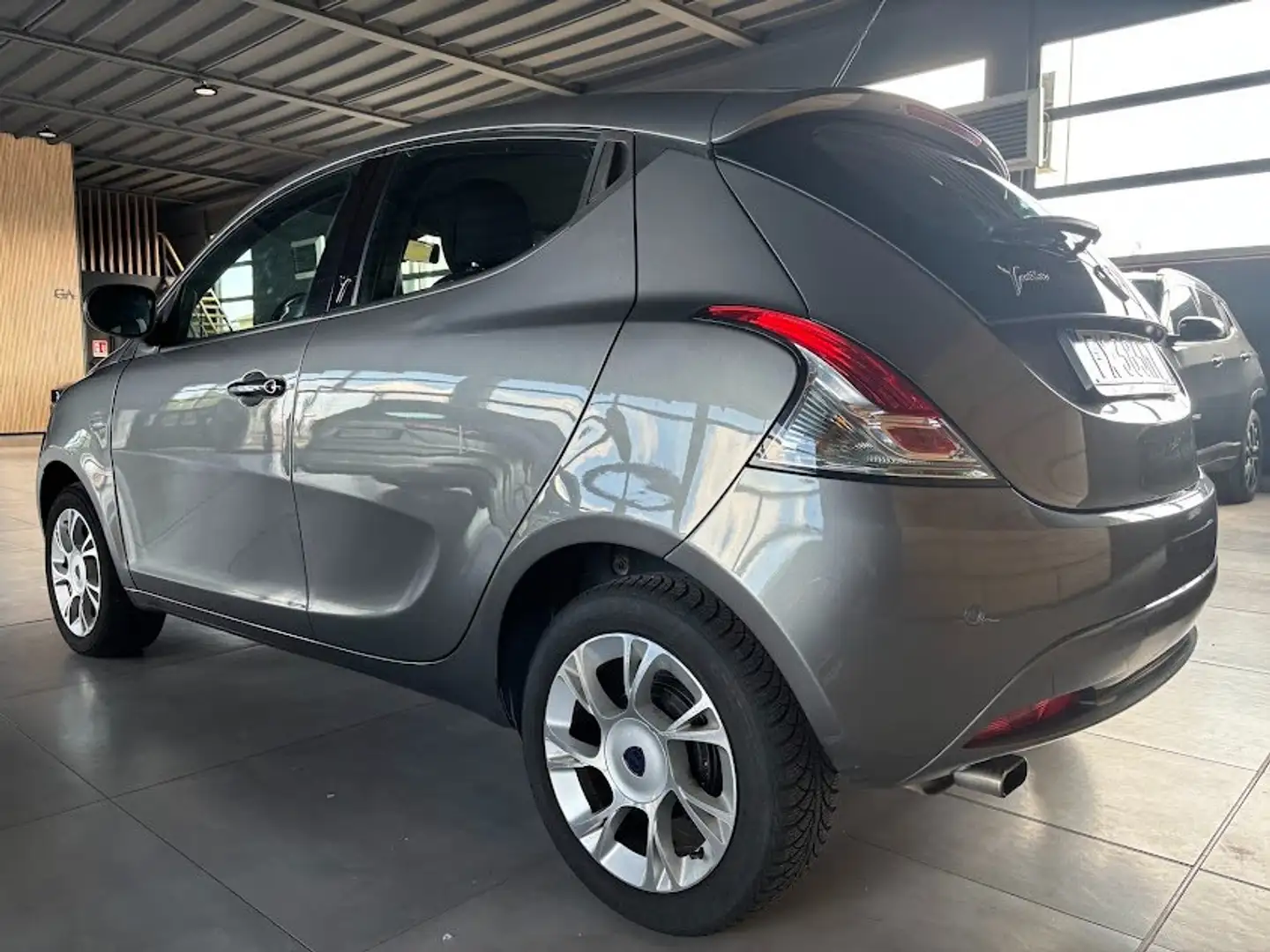 Lancia Ypsilon 1.2 69CV  58.000KM NEOPATENTATI Grijs - 2