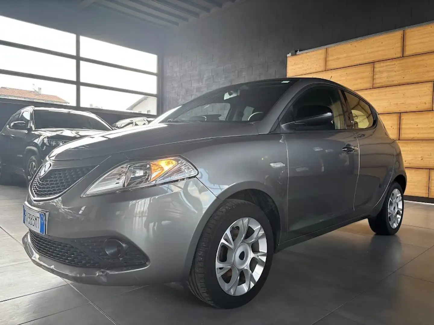 Lancia Ypsilon 1.2 69CV  58.000KM NEOPATENTATI Grijs - 1