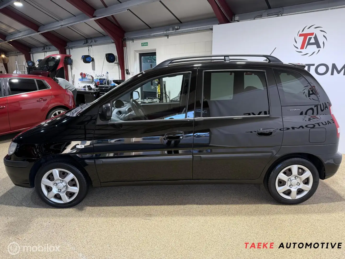 Hyundai Matrix 1.6i Active Joy Airco/1eEIG/APK Zwart - 2