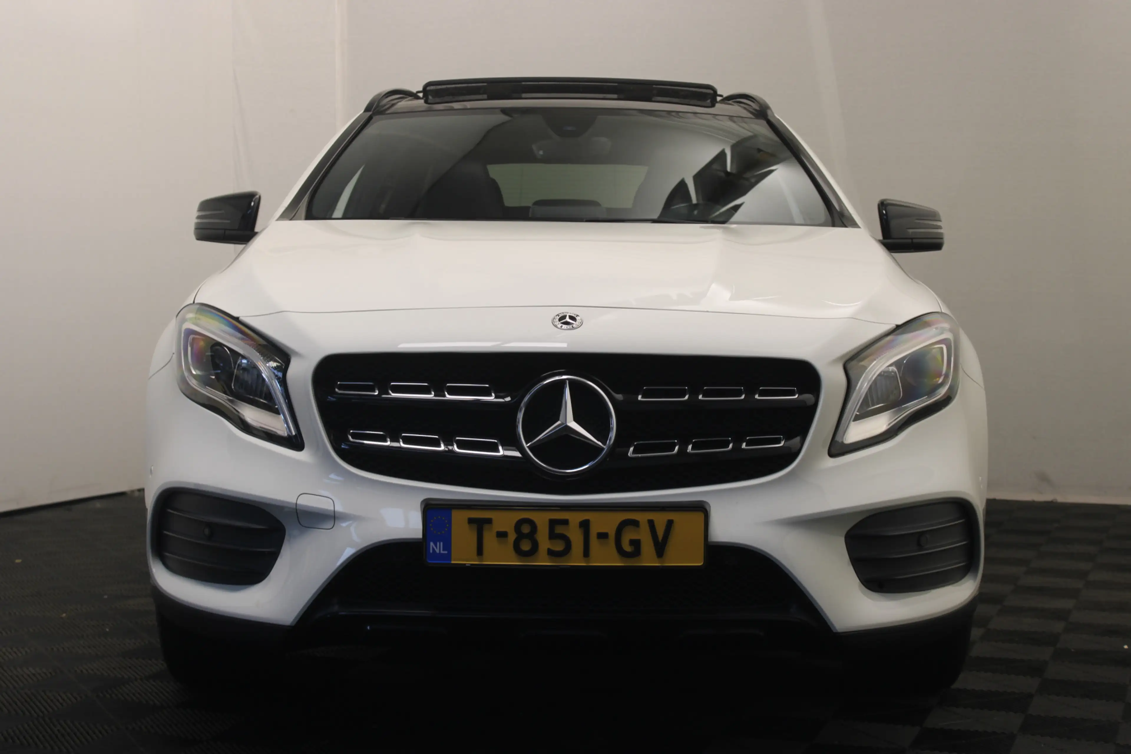 Mercedes-Benz GLA 200 Premium Plus |Pano|Navi| — photo 3