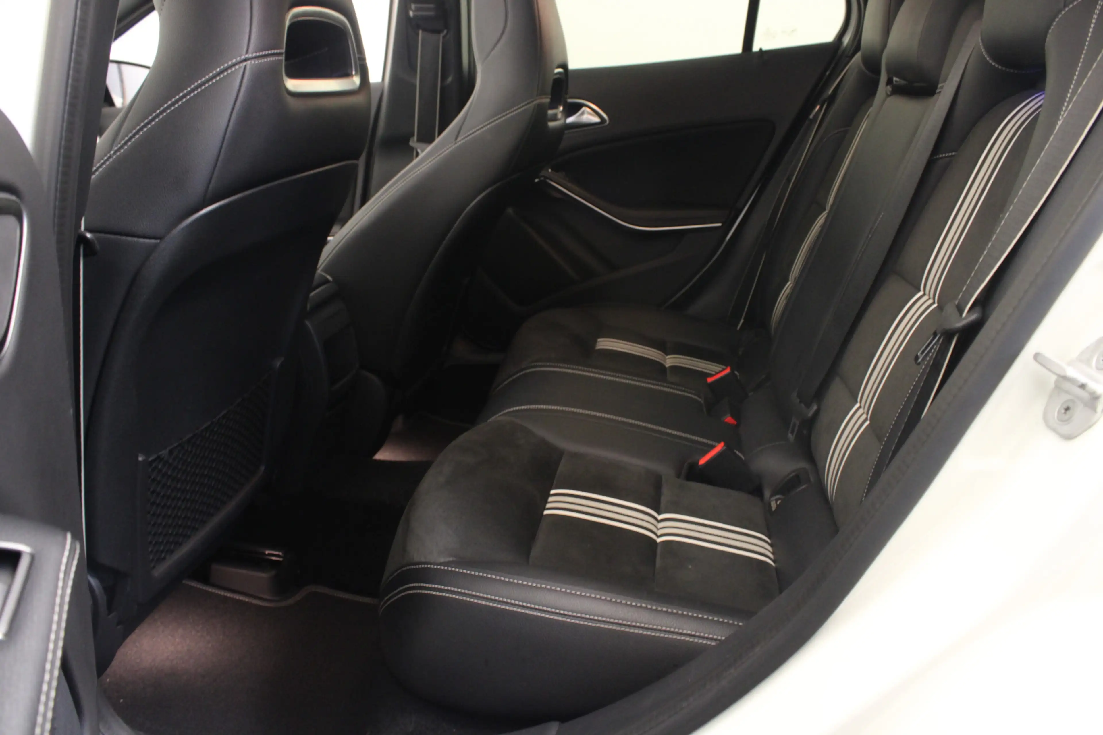 Mercedes-Benz GLA 200 Premium Plus |Pano|Navi| — photo 15