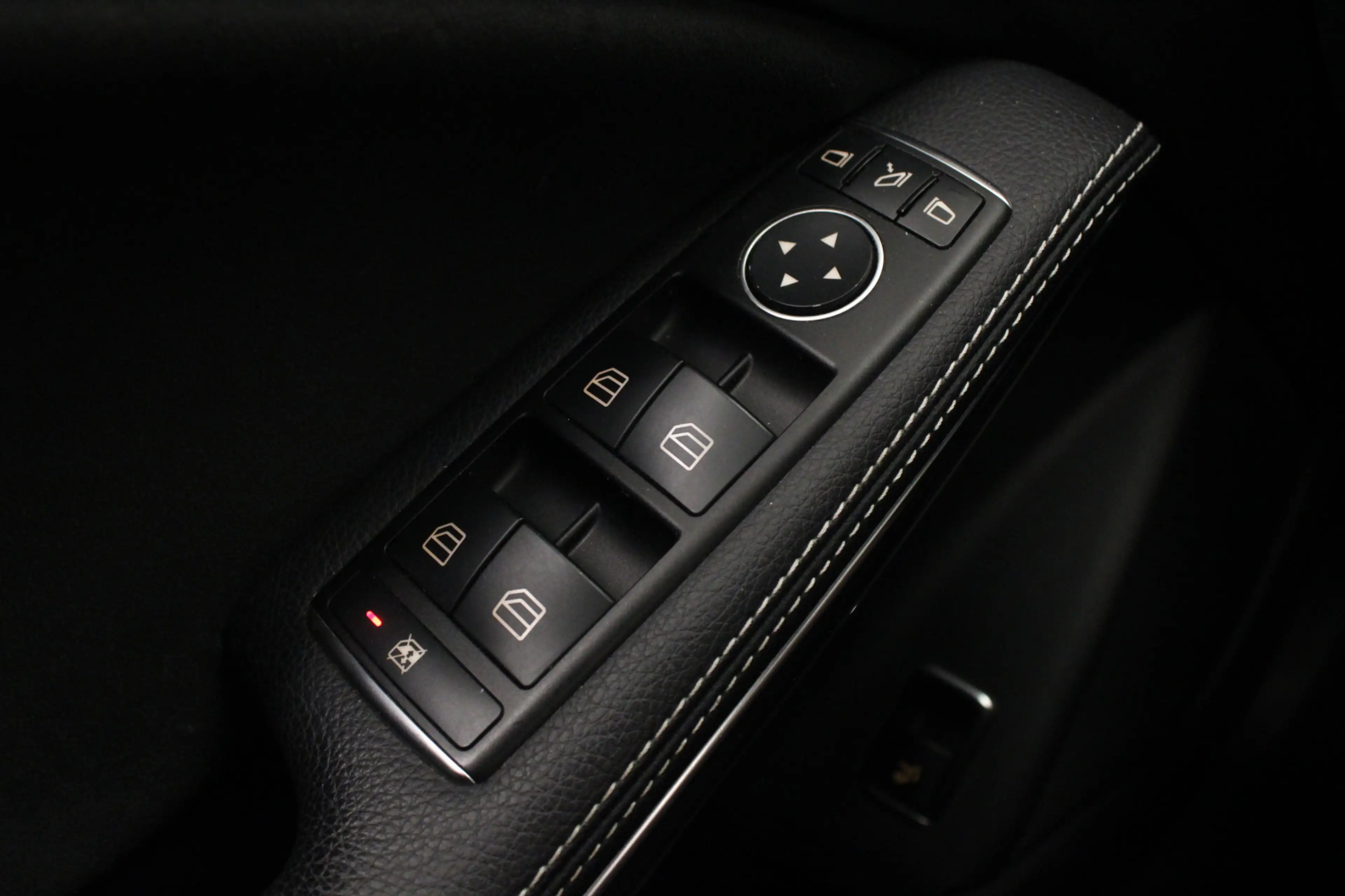 Mercedes-Benz GLA 200 Premium Plus |Pano|Navi| — photo 19