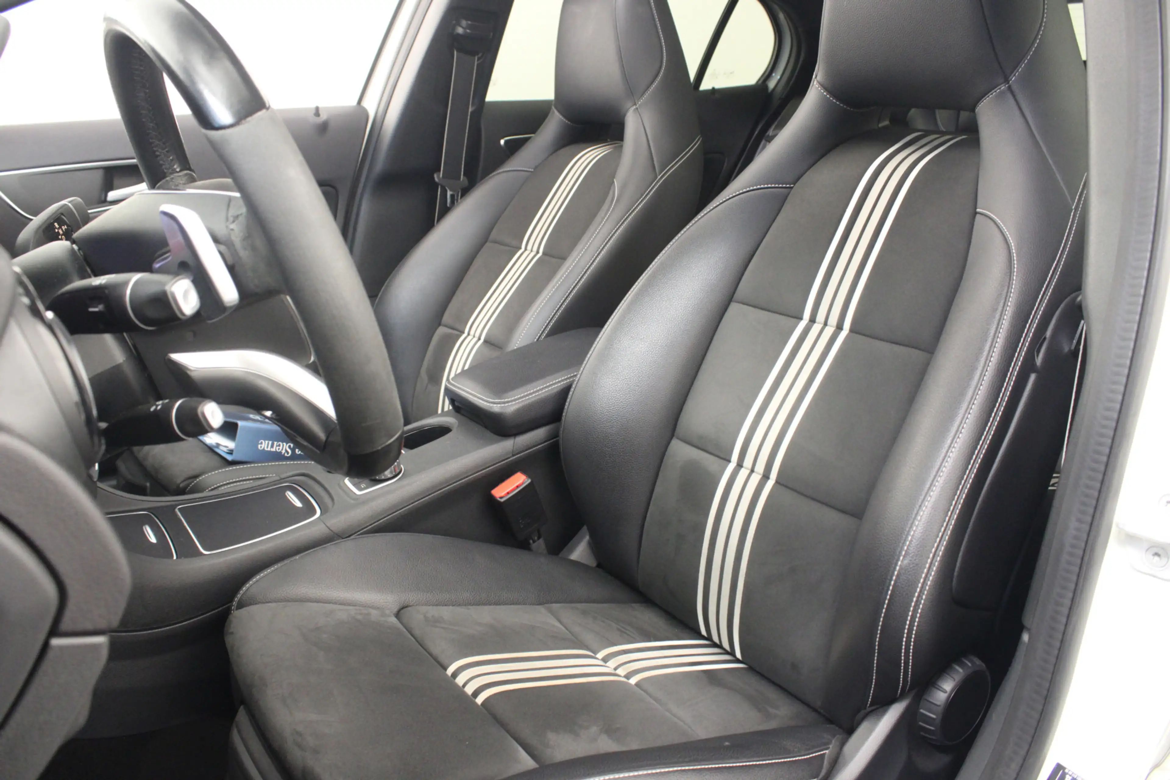 Mercedes-Benz GLA 200 Premium Plus |Pano|Navi| — photo 14