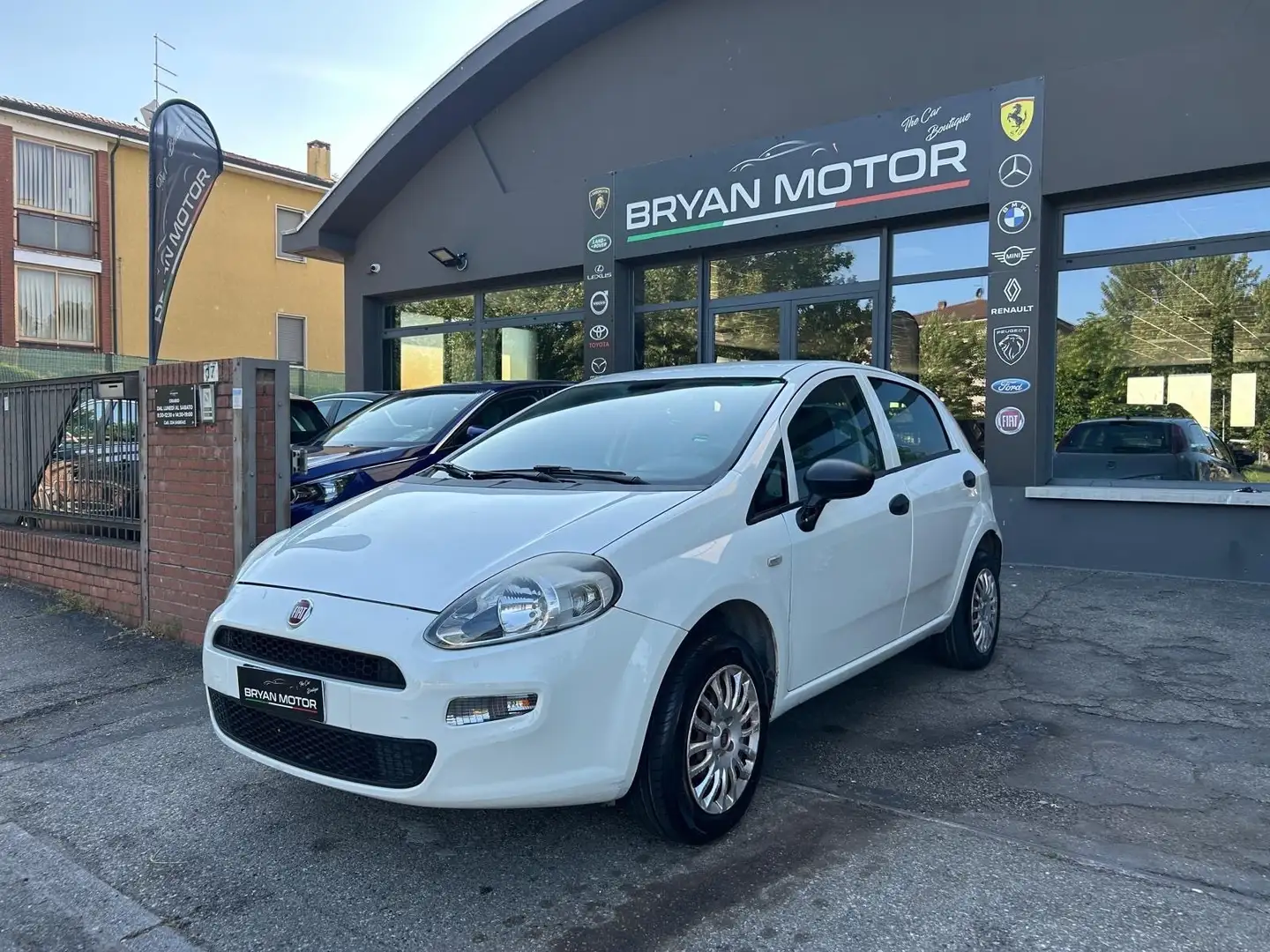 Fiat Punto 1.4 8V 5 porte Natural Power Street Bianco - 1