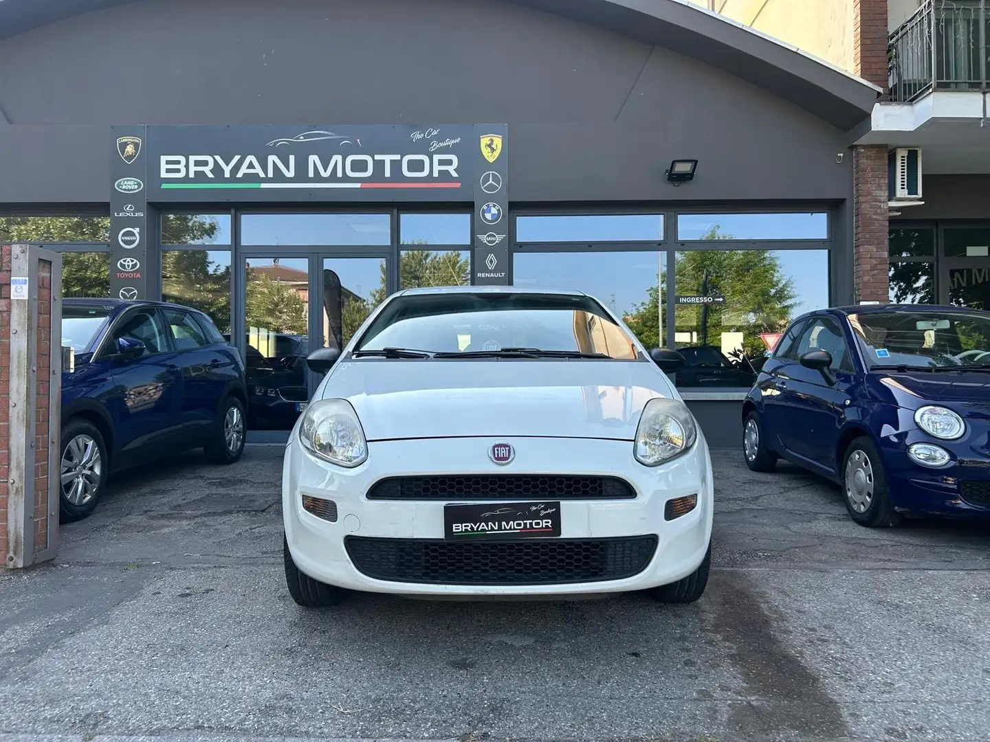 Fiat Punto 1.4 8V 5 porte Natural Power Street Bianco - 2