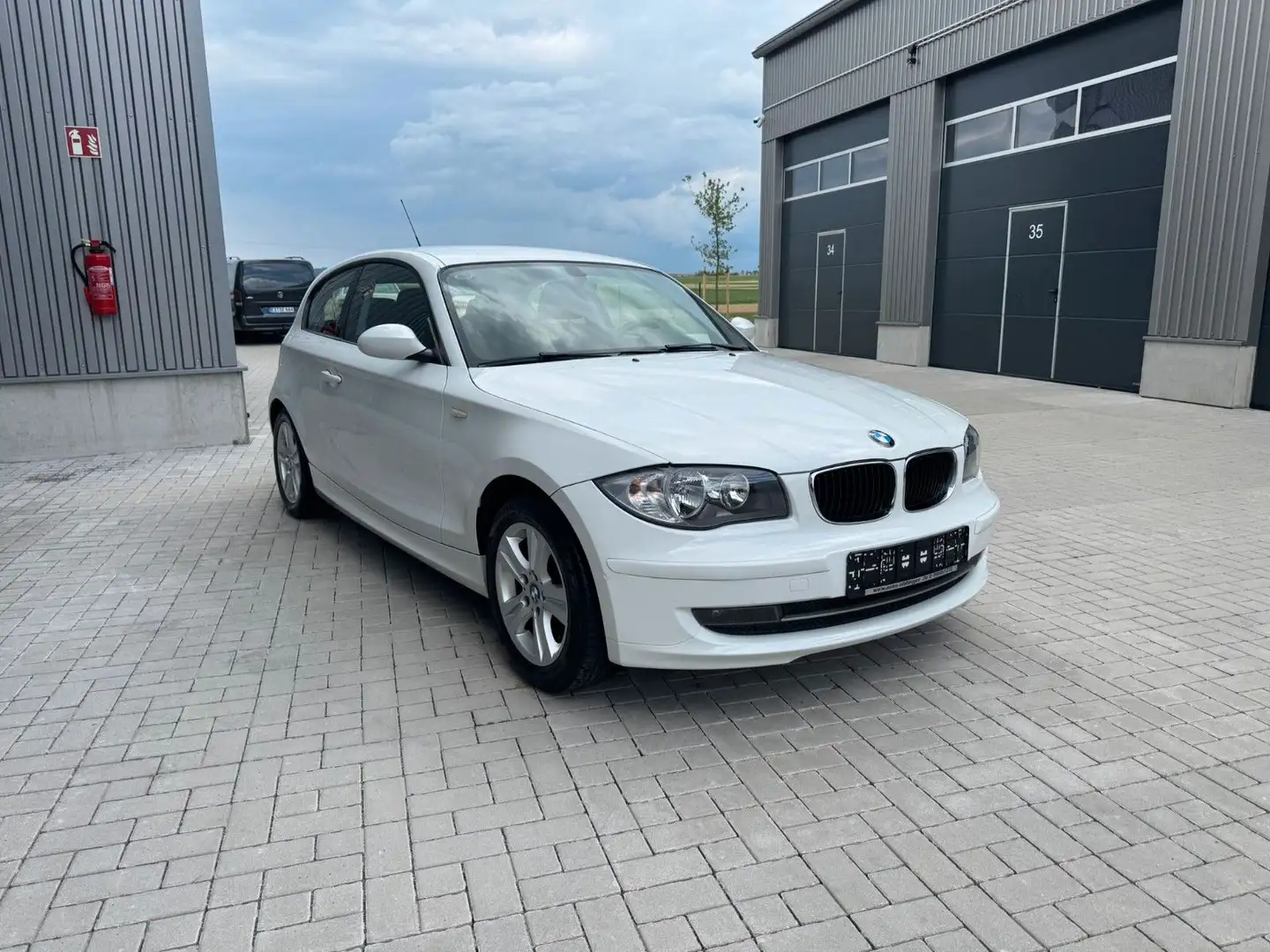 BMW 116 i Klima Start/Stopp-Automatik PDC Tüv Neu Weiß - 1