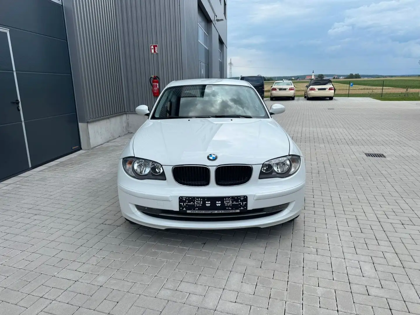 BMW 116 i Klima Start/Stopp-Automatik PDC Tüv Neu Weiß - 2