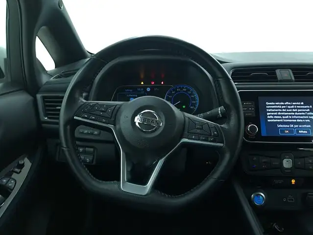 Nissan Leaf view 11