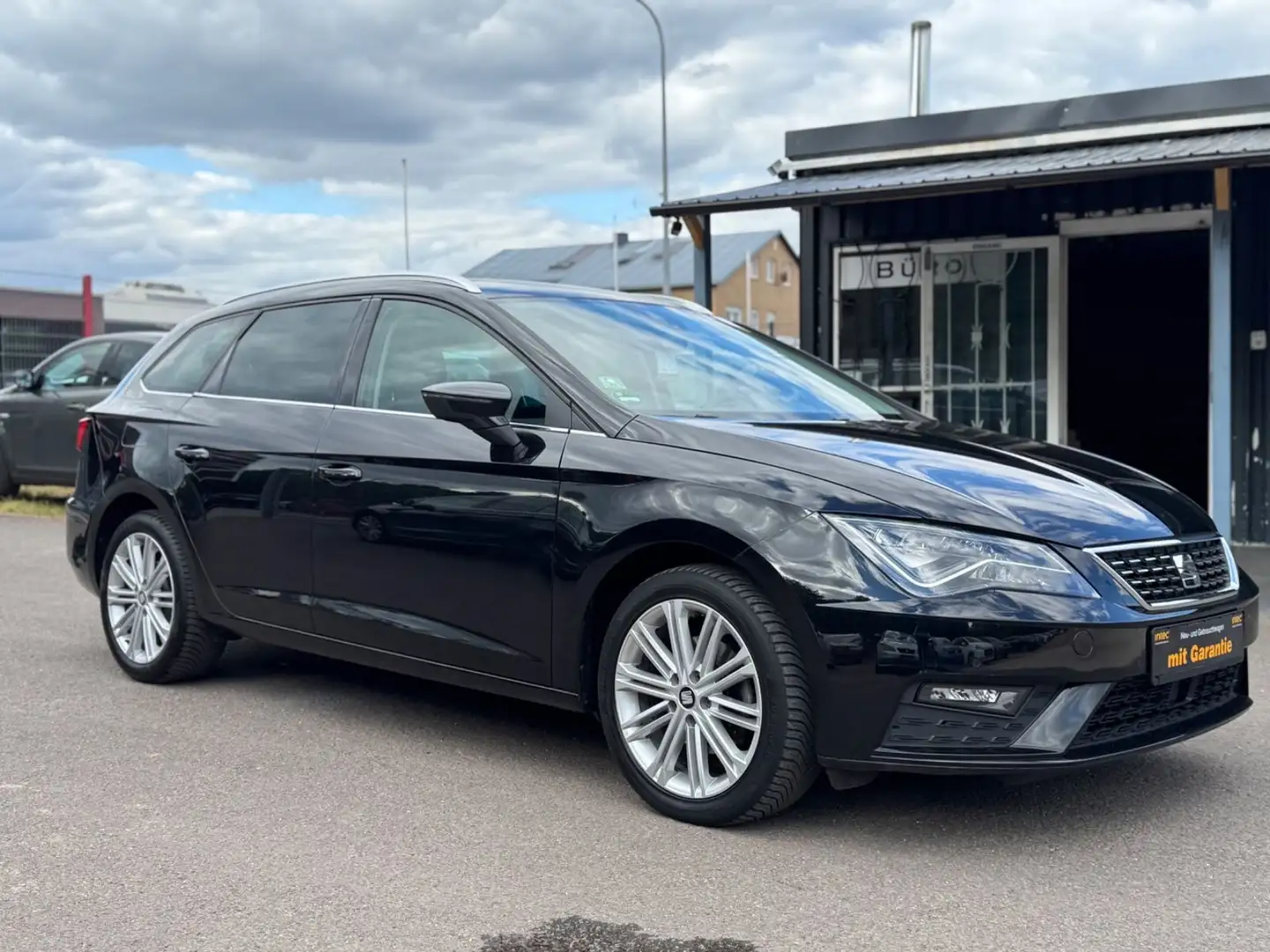 SEAT Leon ST Xcellence Euro6+AHK+Navi+ACC Schwarz - 2