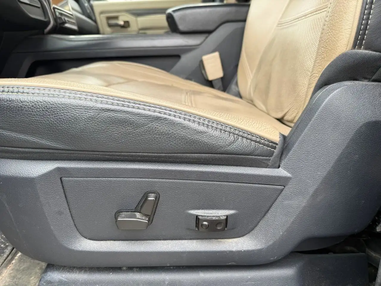 RAM 2500 снимка RAM 2500