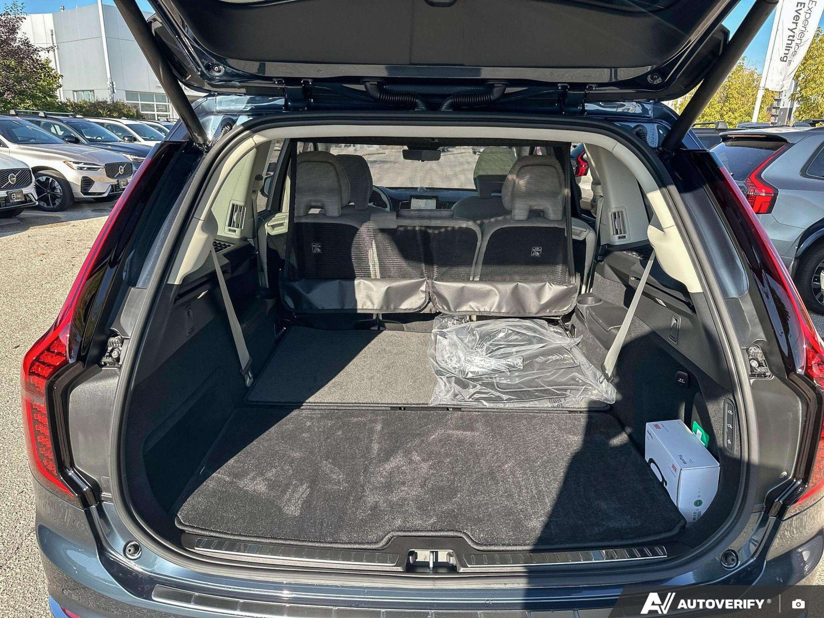 2026 Volvo XC90 Ultra Bright Theme UP TO 64 KMS OF EV RANGE! thumb 9