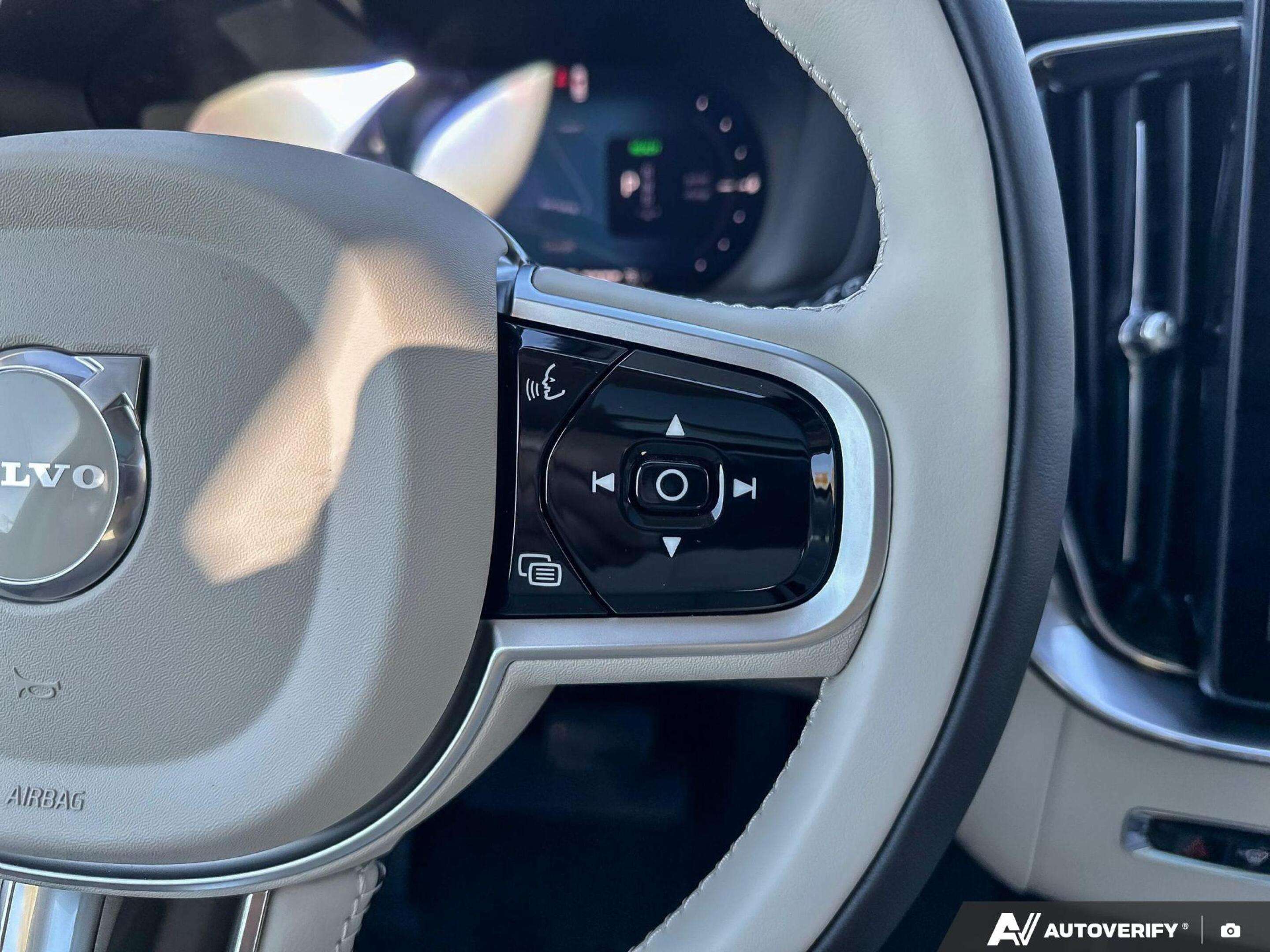 2026 Volvo XC90 Ultra Bright Theme UP TO 64 KMS OF EV RANGE! thumb 17