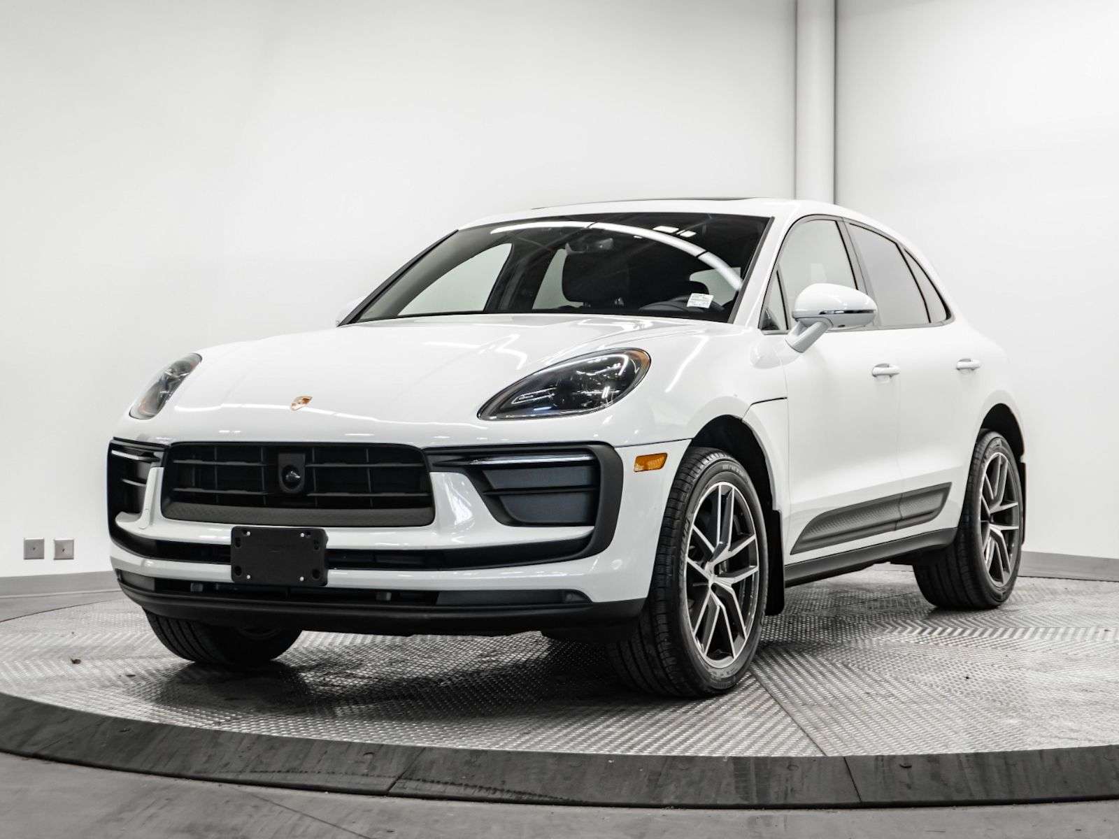 2026 Porsche Macan | Sport Chrono Package, PASM, 20 Macan S Wheels. No Accidents
