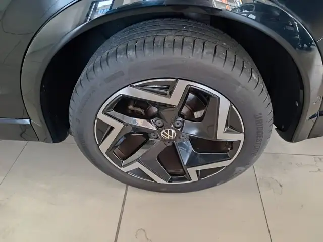 Volkswagen Tiguan view 26