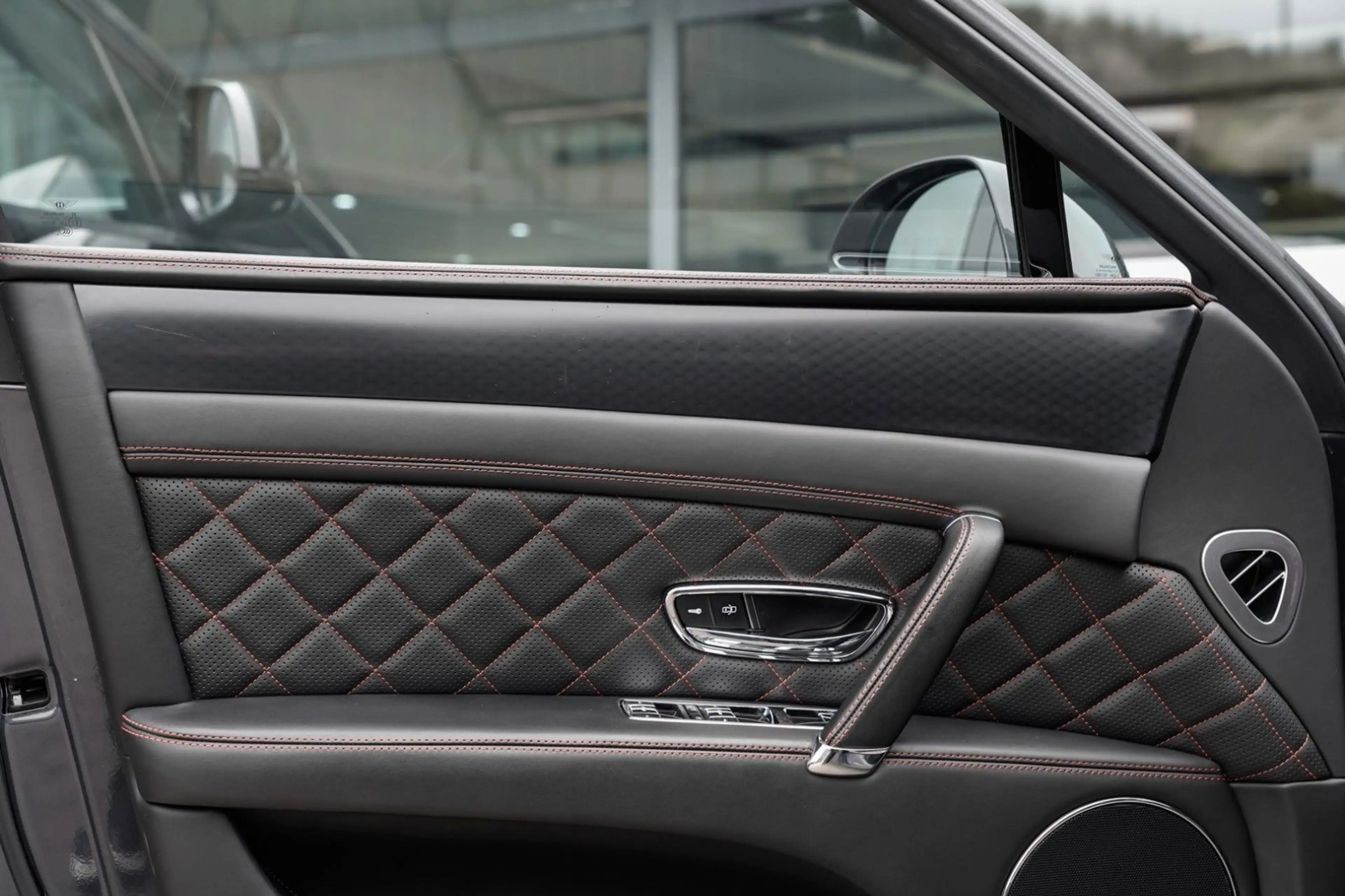 Bentley Flying Spur 6.0 W12 S Black Line — photo 9