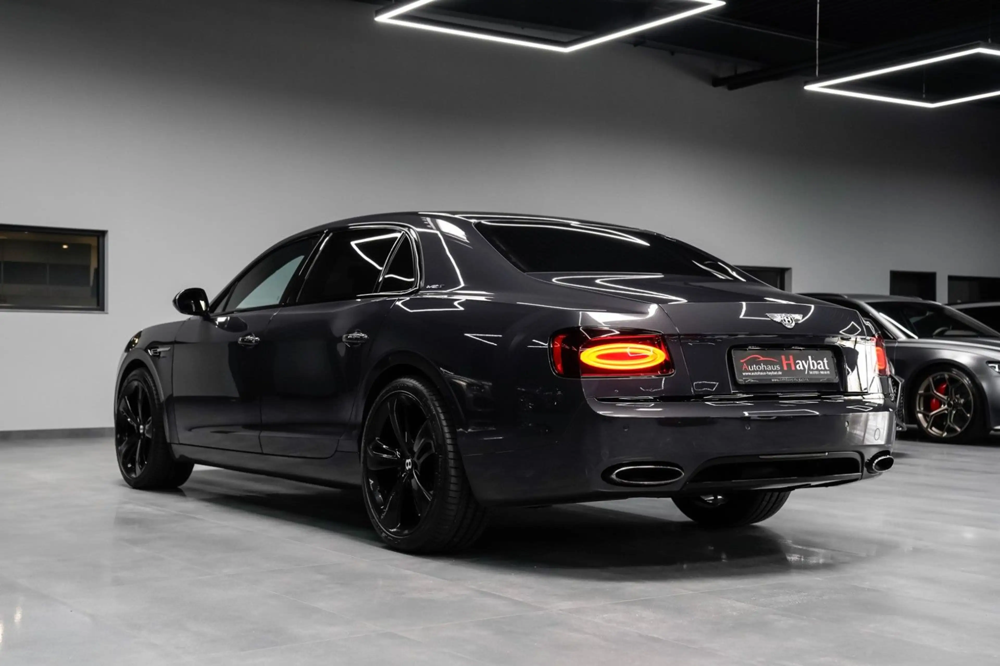 Bentley Flying Spur 6.0 W12 S Black Line — photo 6