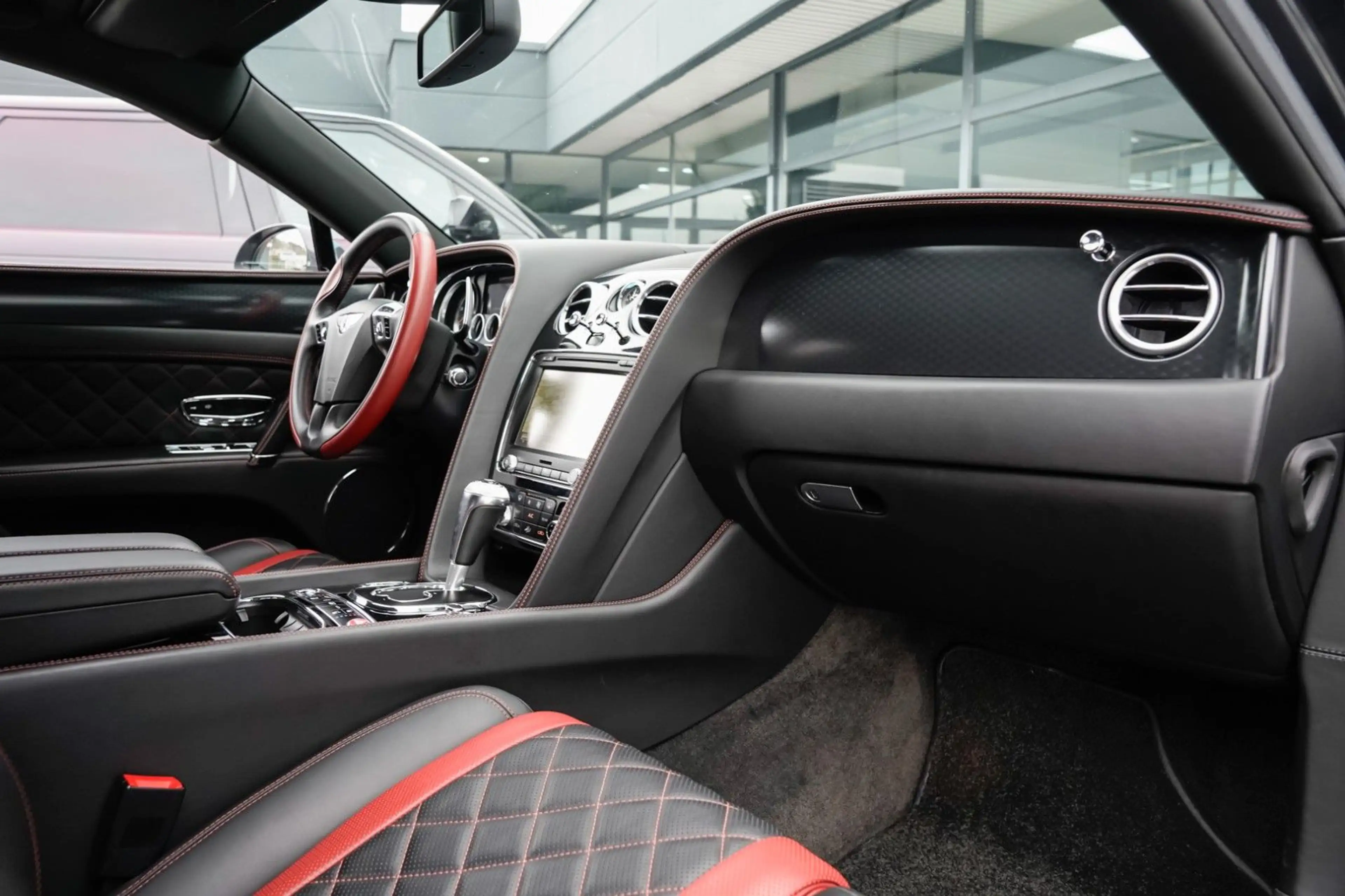 Bentley Flying Spur 6.0 W12 S Black Line — photo 14