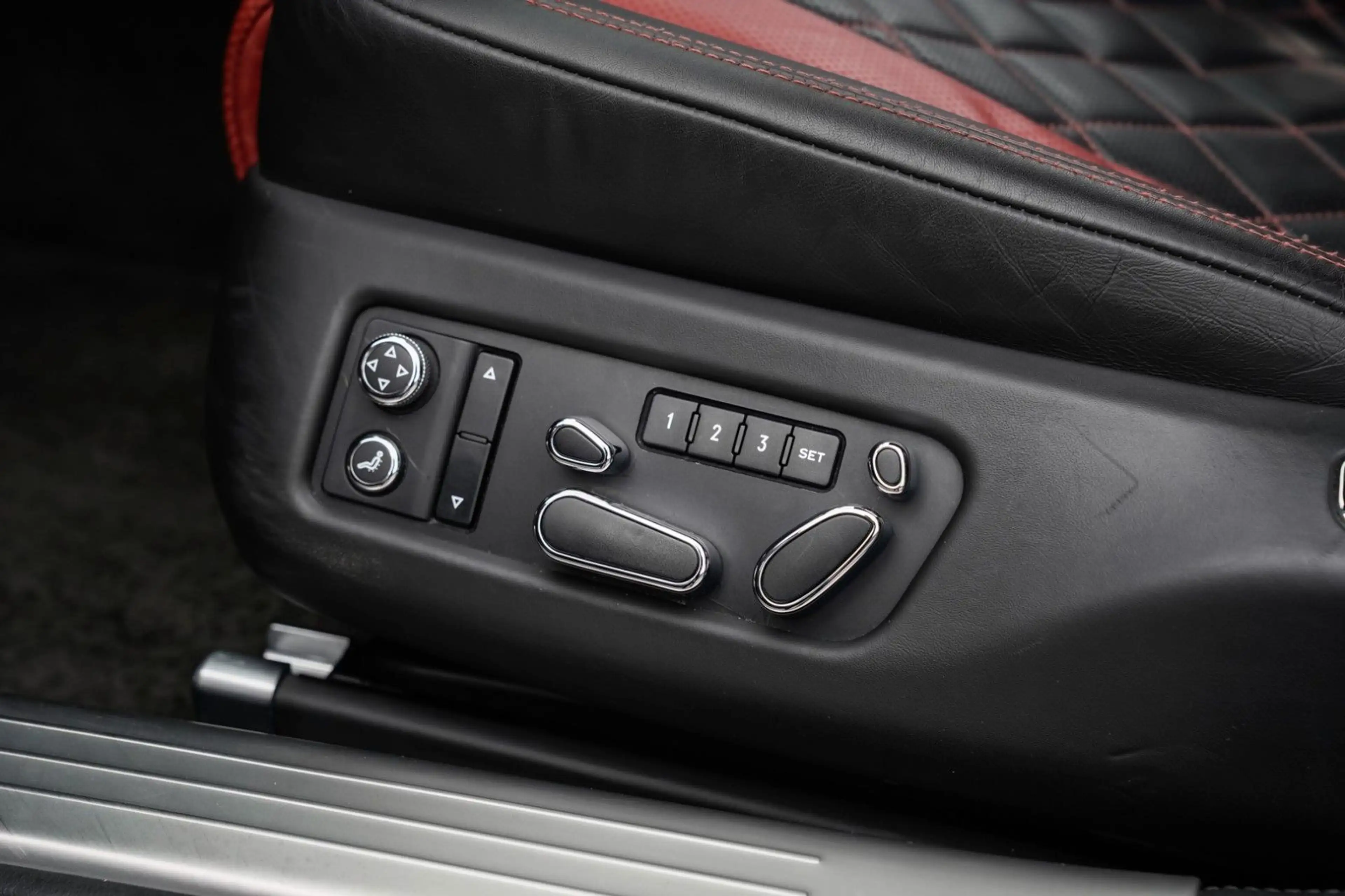 Bentley Flying Spur 6.0 W12 S Black Line — photo 10