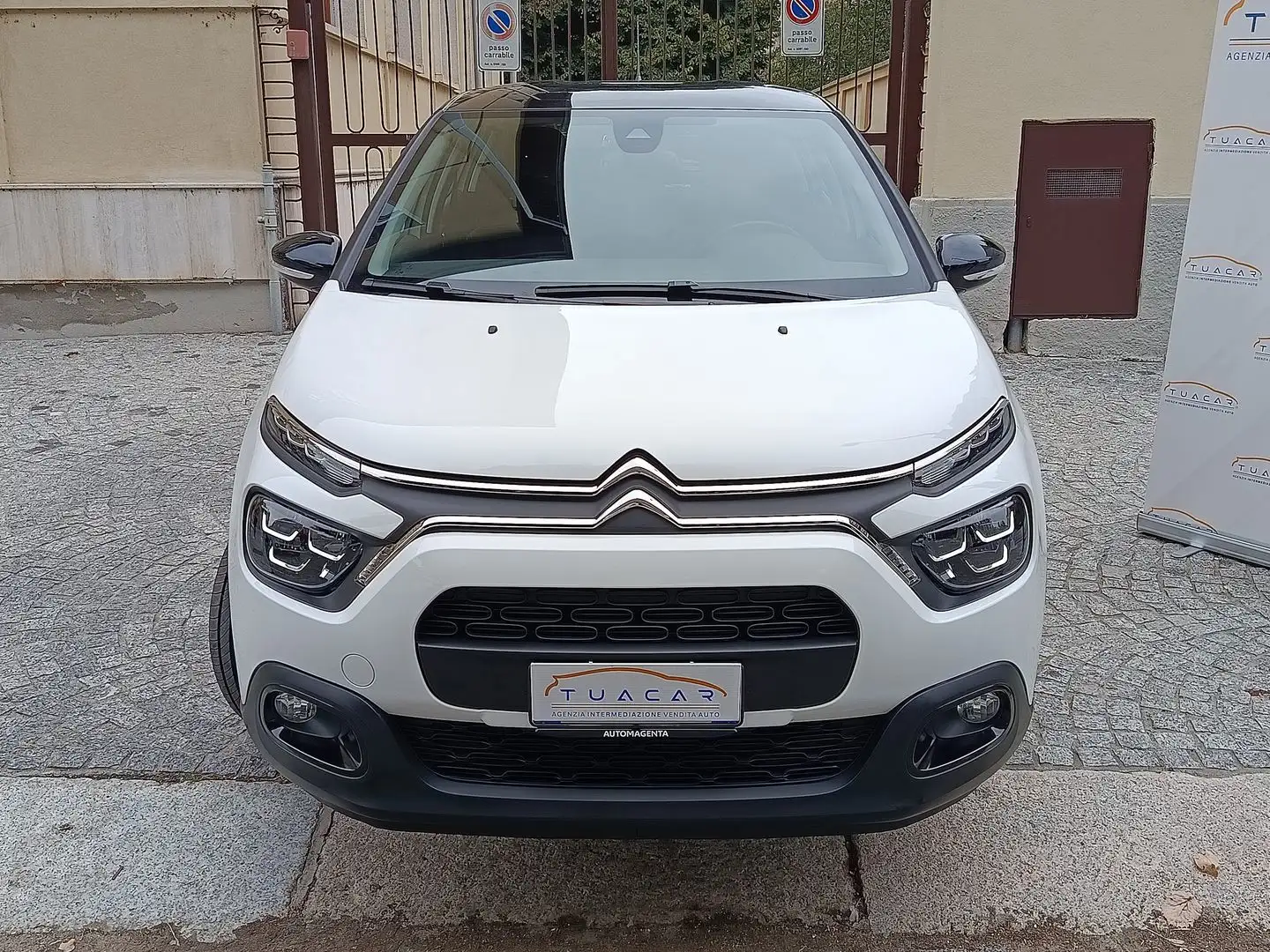 Citroen C3 1.2 PureTech 82 Shine Bianco - 2