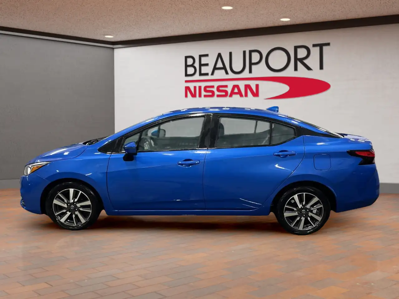 Nissan Versa снимка Nissan Versa