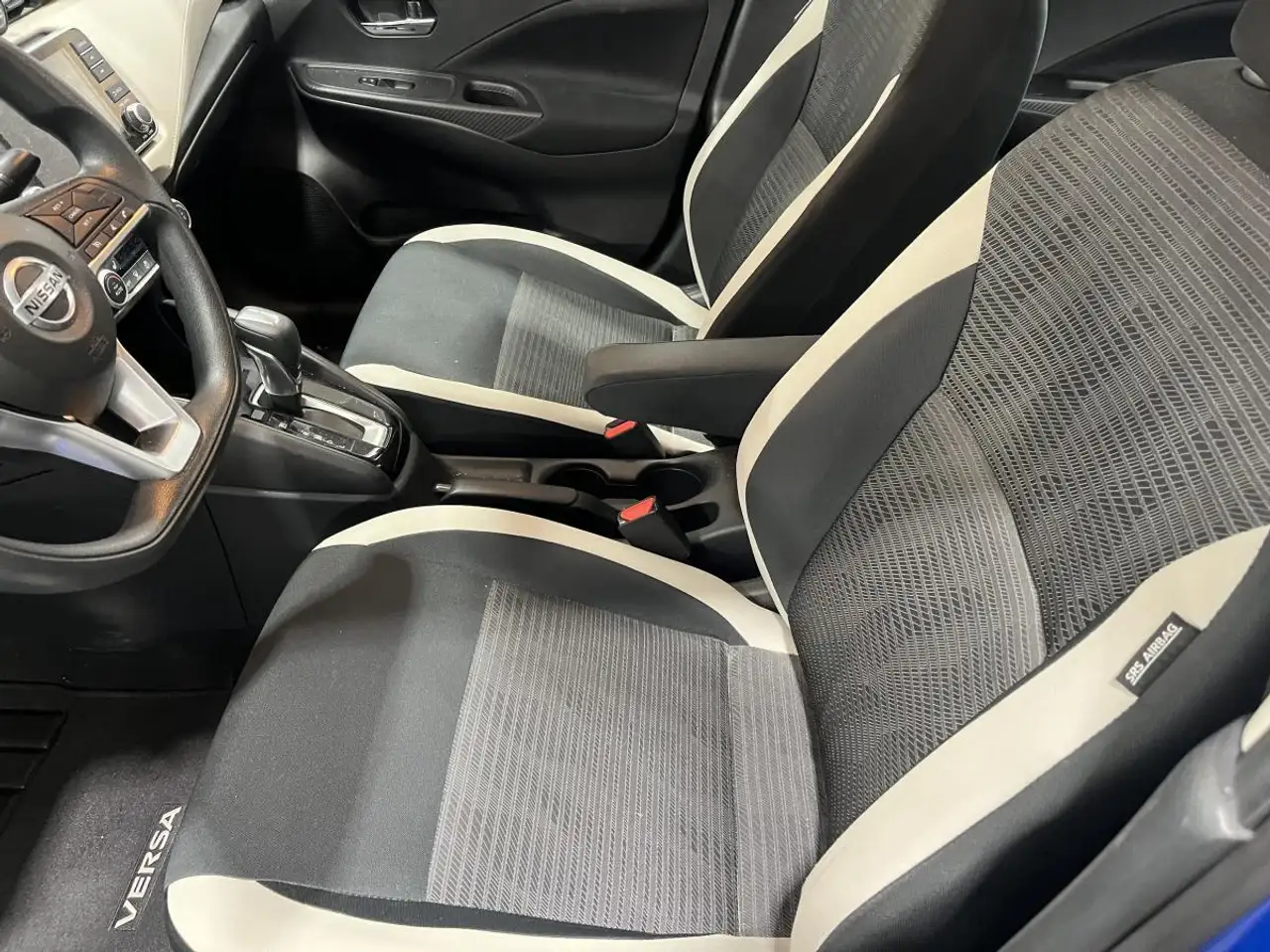 Nissan Versa снимка Nissan Versa