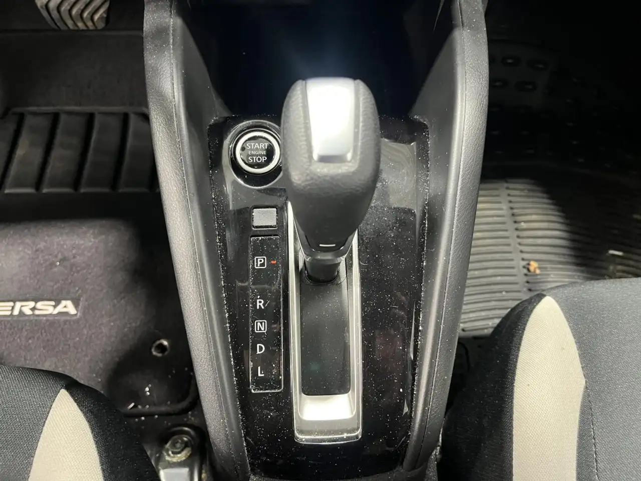 Nissan Versa снимка Nissan Versa