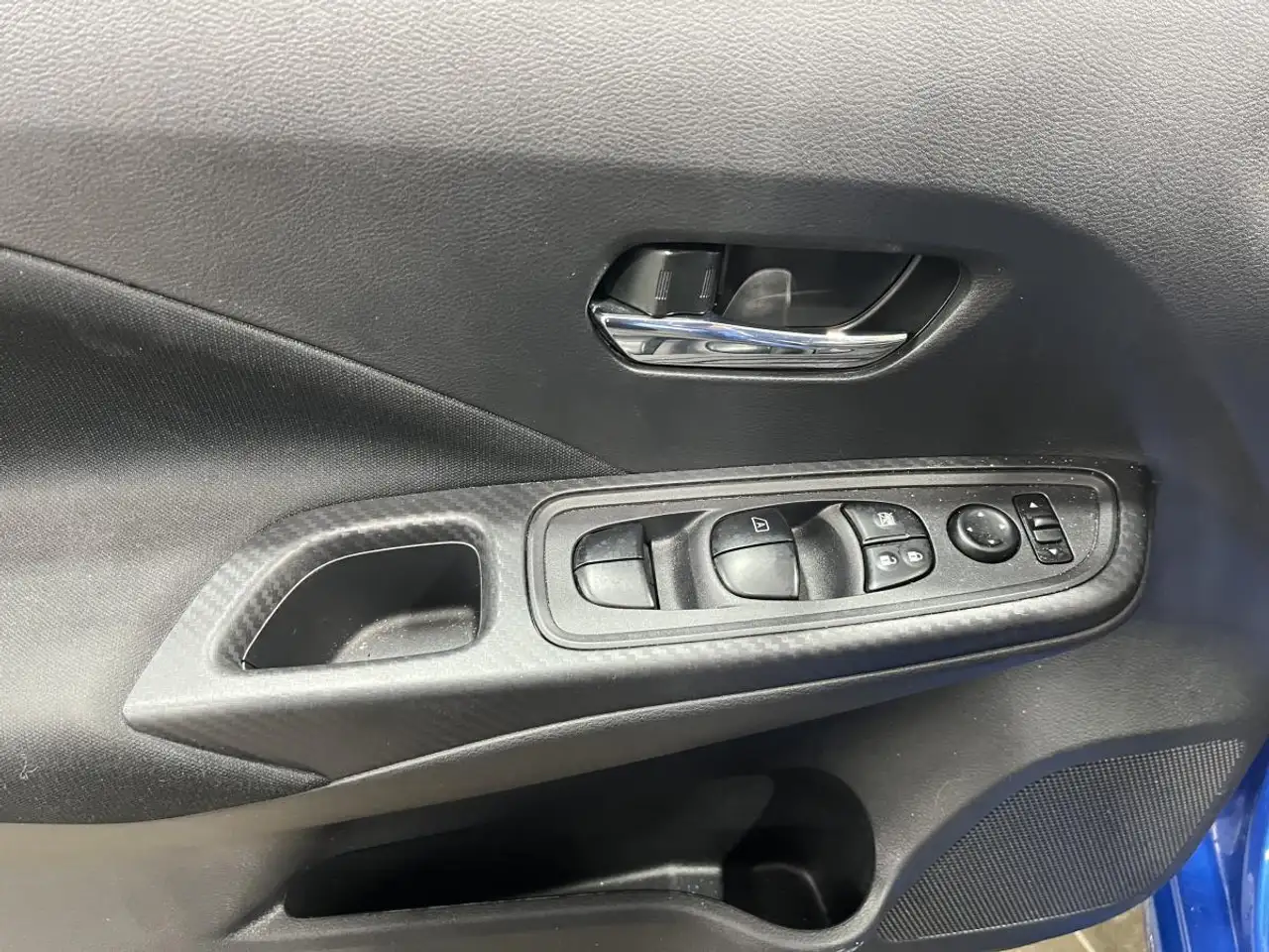 Nissan Versa снимка Nissan Versa