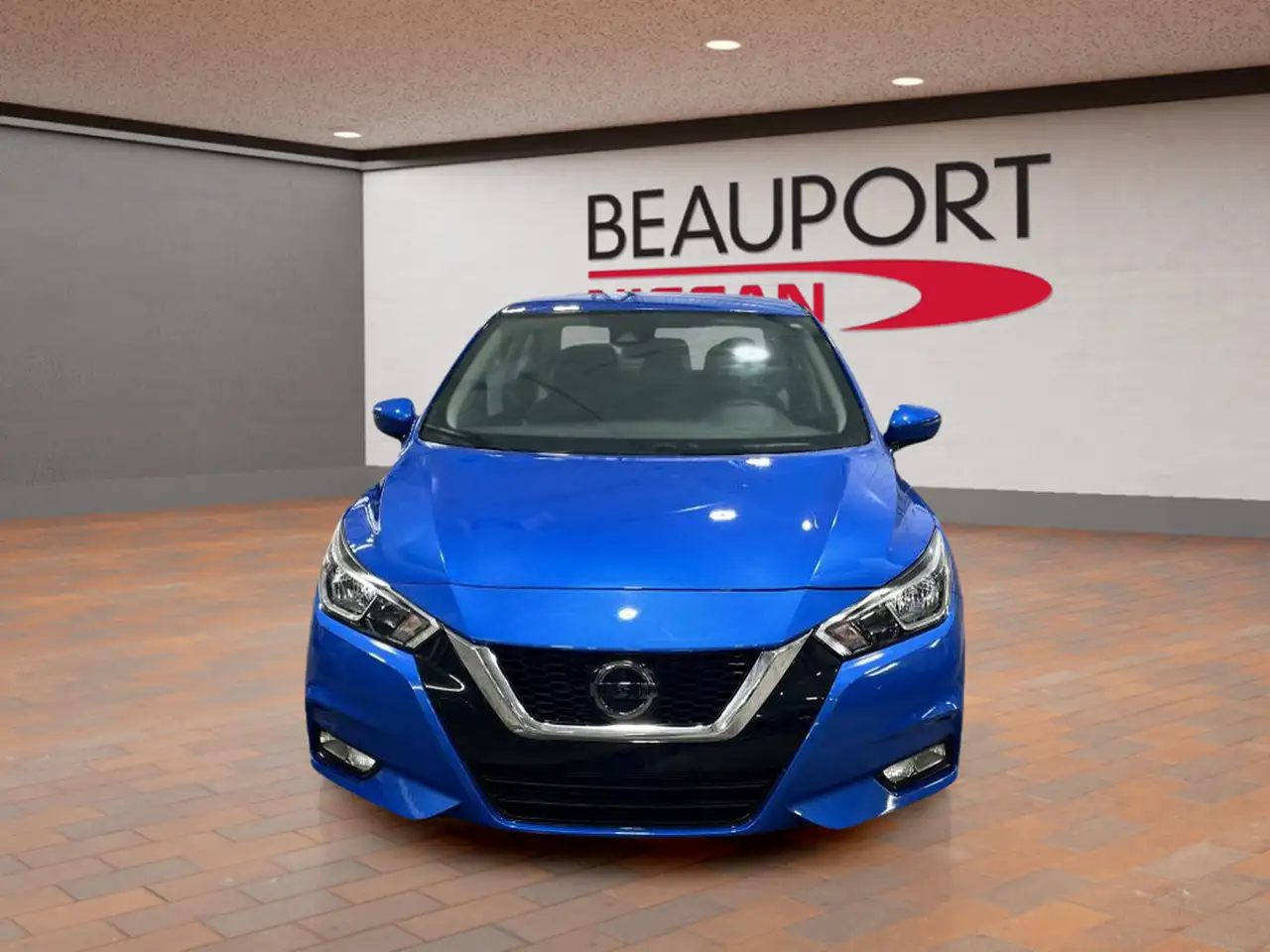 Nissan Versa снимка Nissan Versa