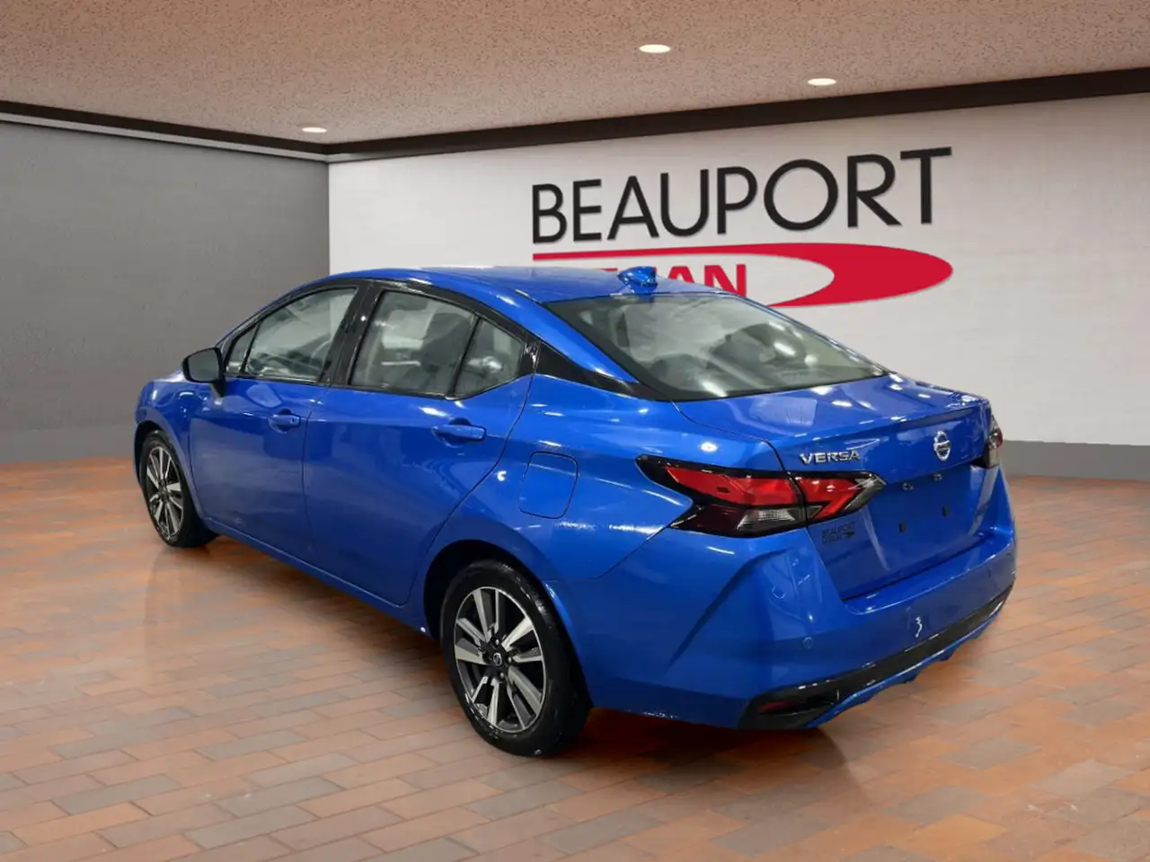 Nissan Versa снимка Nissan Versa