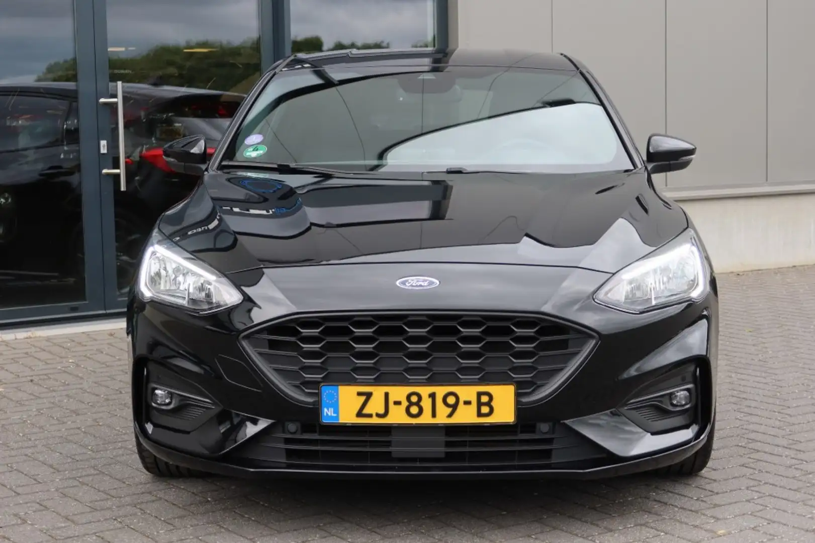 Ford Focus 1.0 EcoBoost ST Line Business 125pk NAVI, Camera, Zwart - 2