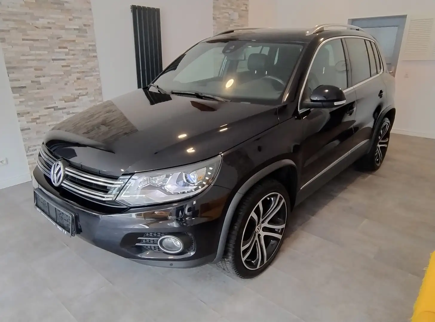 Volkswagen Tiguan 2.0 TDI DPF 4Motion DSG Track, Navi, Panorama, AHK Noir - 2