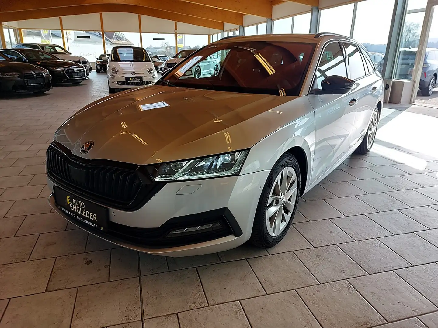 Skoda Octavia Combi 2,0 TDI Style DSG Silber - 2